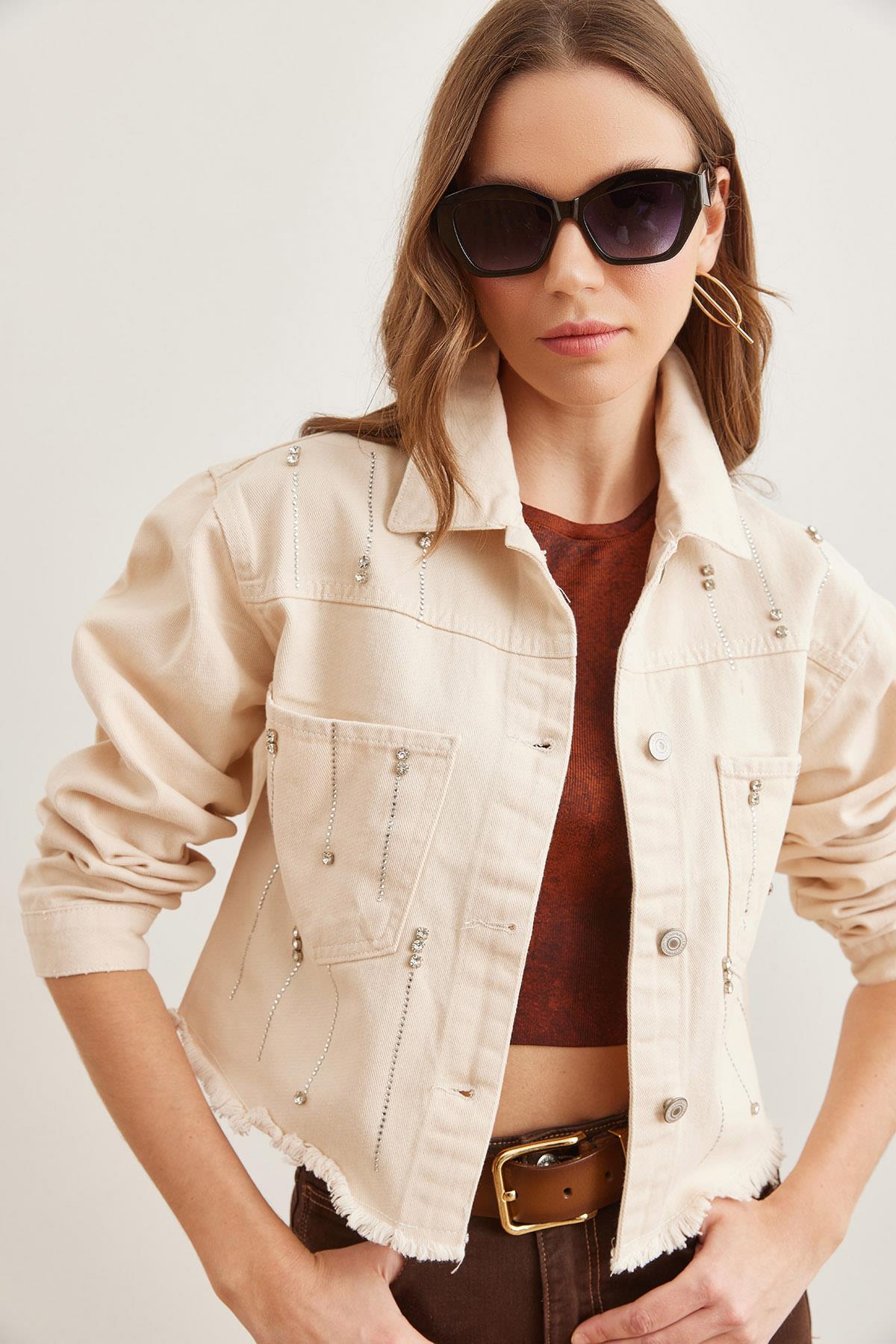 Cepli Ön Arka Taş Detaylı Crop Pamuk Gabardin Ceket Taş