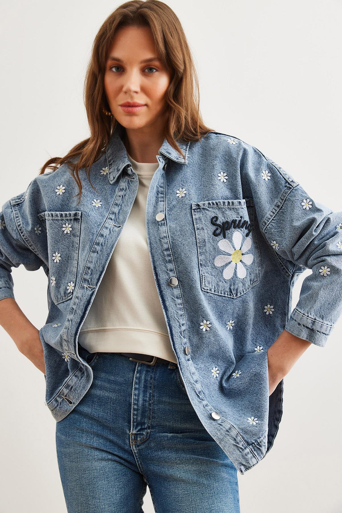 Cepli Papatya Nakışlı Oversize Denim Ceket Mavi