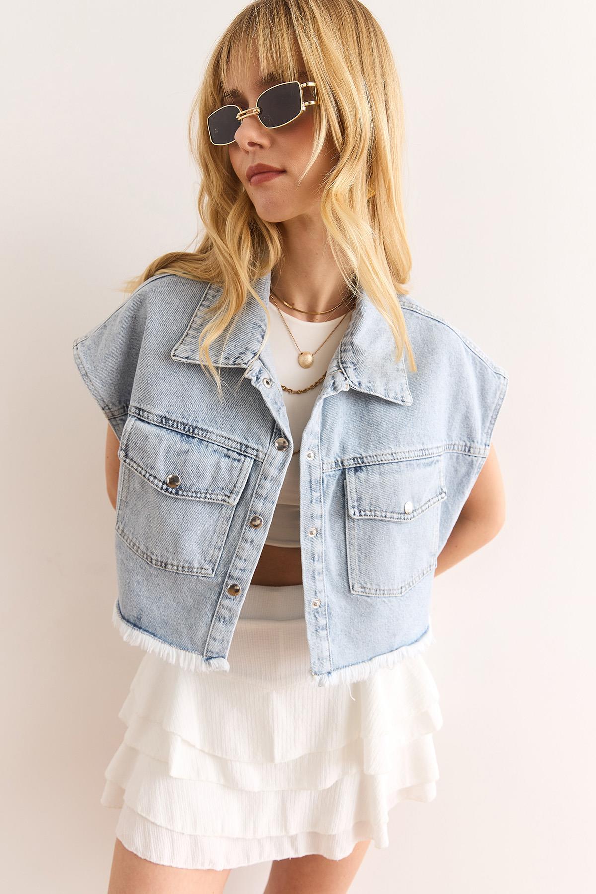 Cepli Püskül Detaylı Yarasa Crop Denim Yelek Mavi