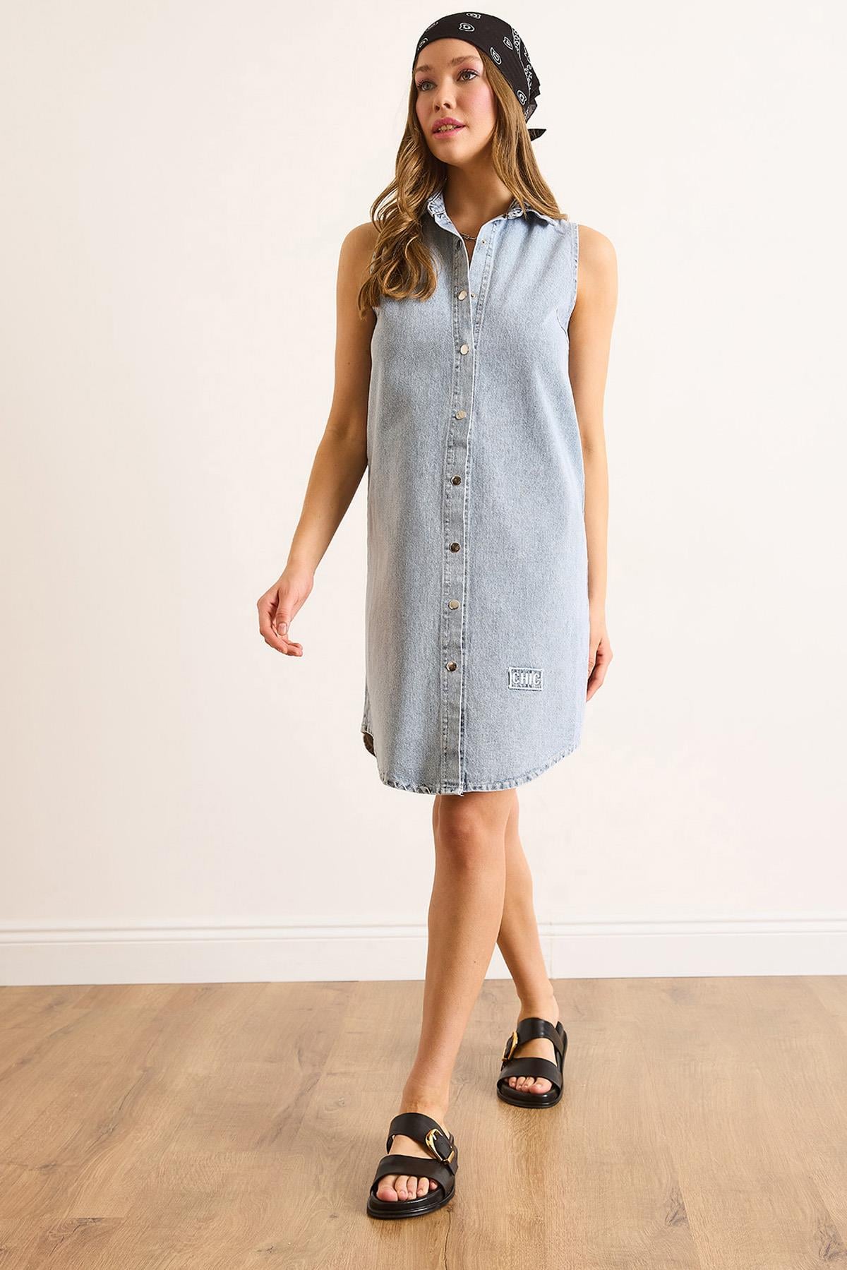 Chic Nakışlı Mini Denim Gömlek Elbise Açık Mavi