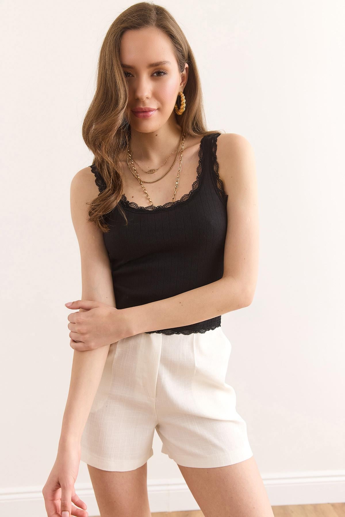 Dantel Detaylı Ajurlu Pamuk Crop Bluz Siyah