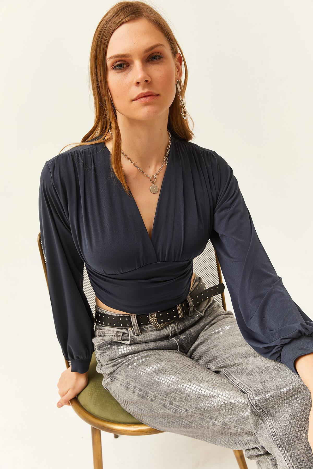 Derin Dekolteli Beli Bantlı Crop Bluz Antrasit