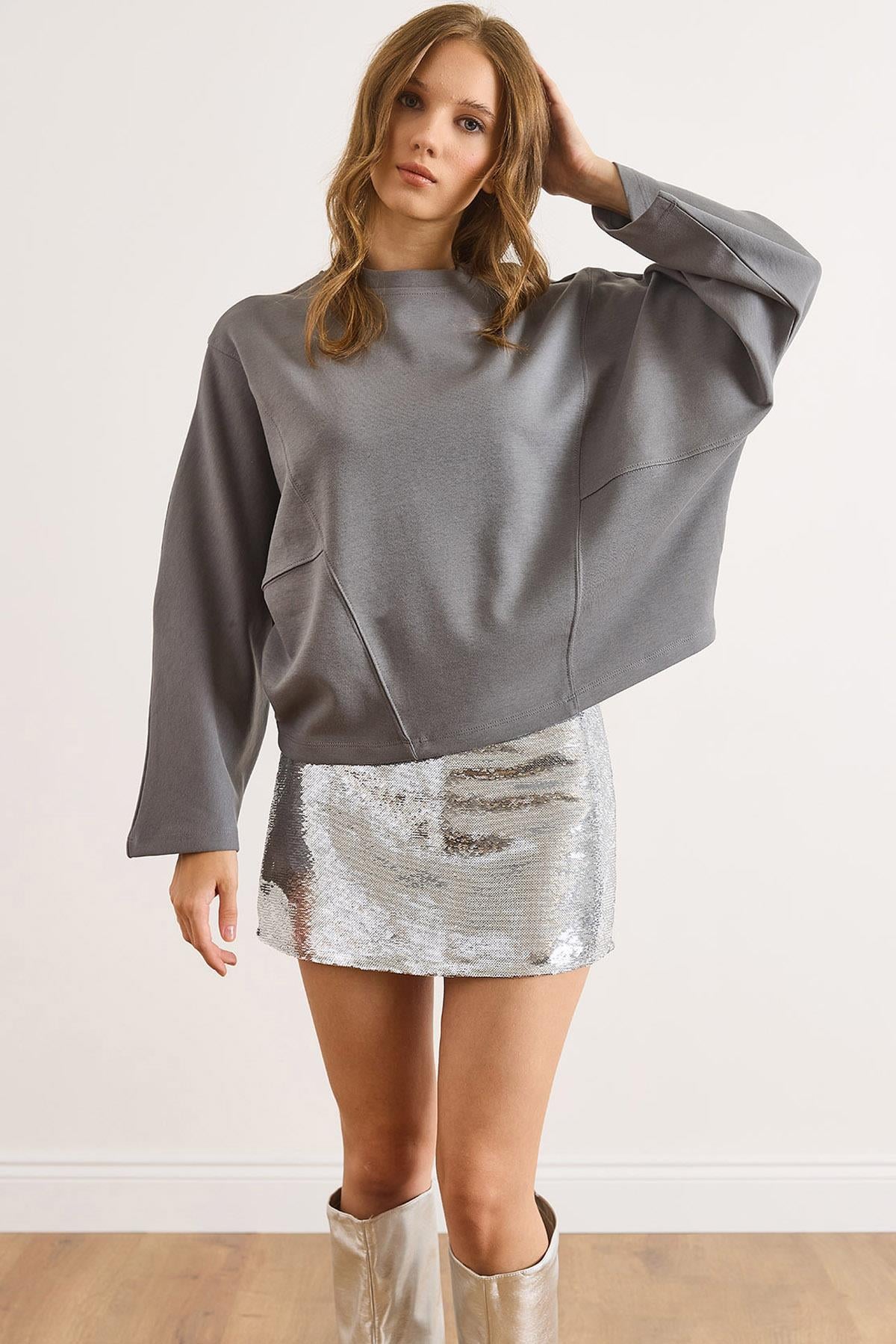 Dikiş Detaylı Yarasa Model Şardonsuz İnterlok Sweatshirt Füme