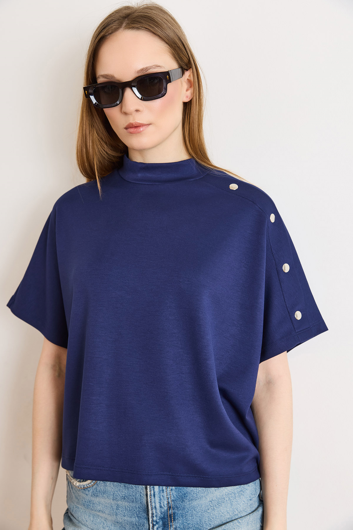 Düğme Detaylı Loose Fit Modal Tuşeli Tişört Lacivert
