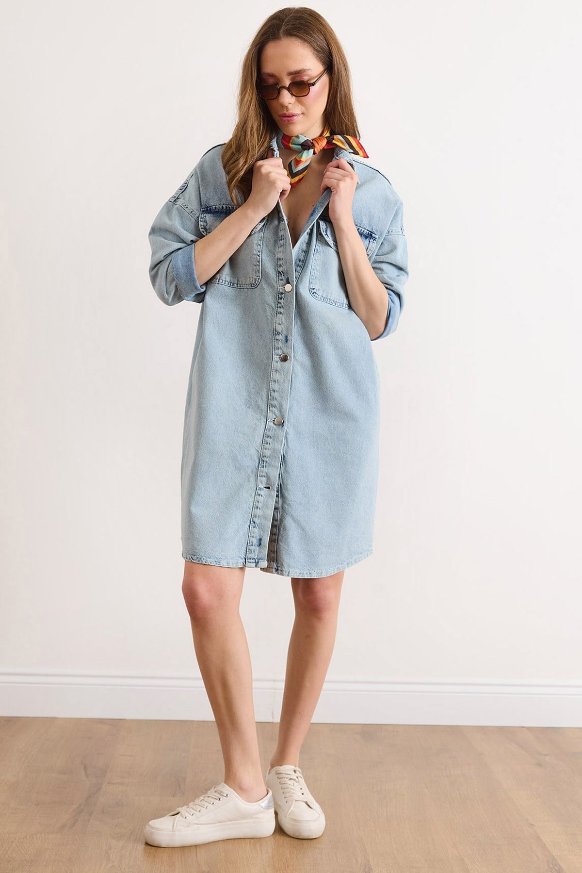Düğmeli Cep Detaylı Oversize Yıkanmış Denim Tunik Elbise Açık Mavi