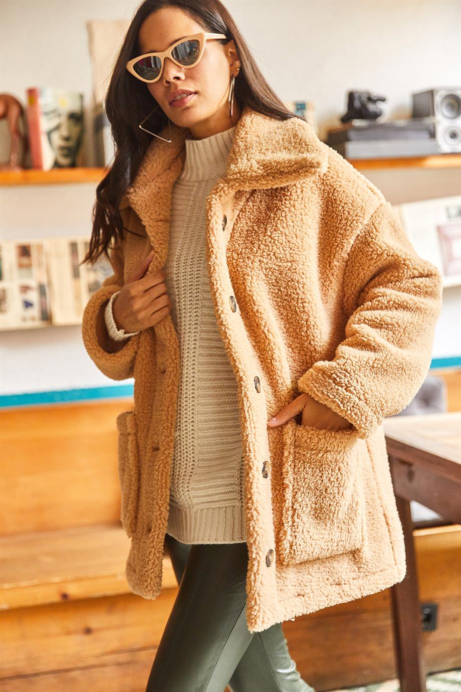 Düğmeli Cepli Astarsız Oversize Peluş Ceket Deve Tüyü