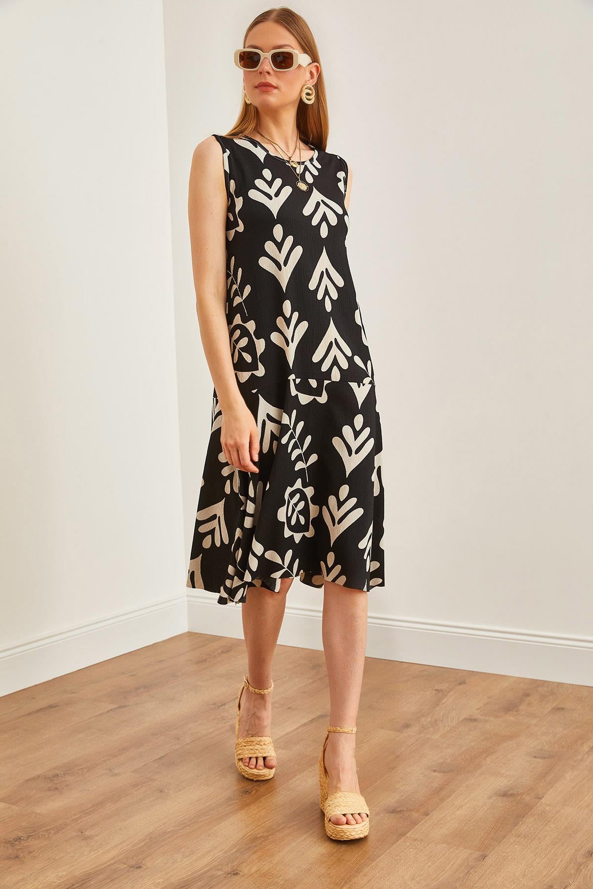 Eteği Parçalı Örme Elbise Siyah Ekru