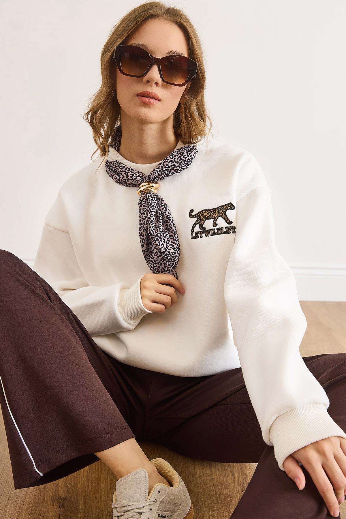 Fular Detaylı Şardonlu Sweatshirt Beyaz