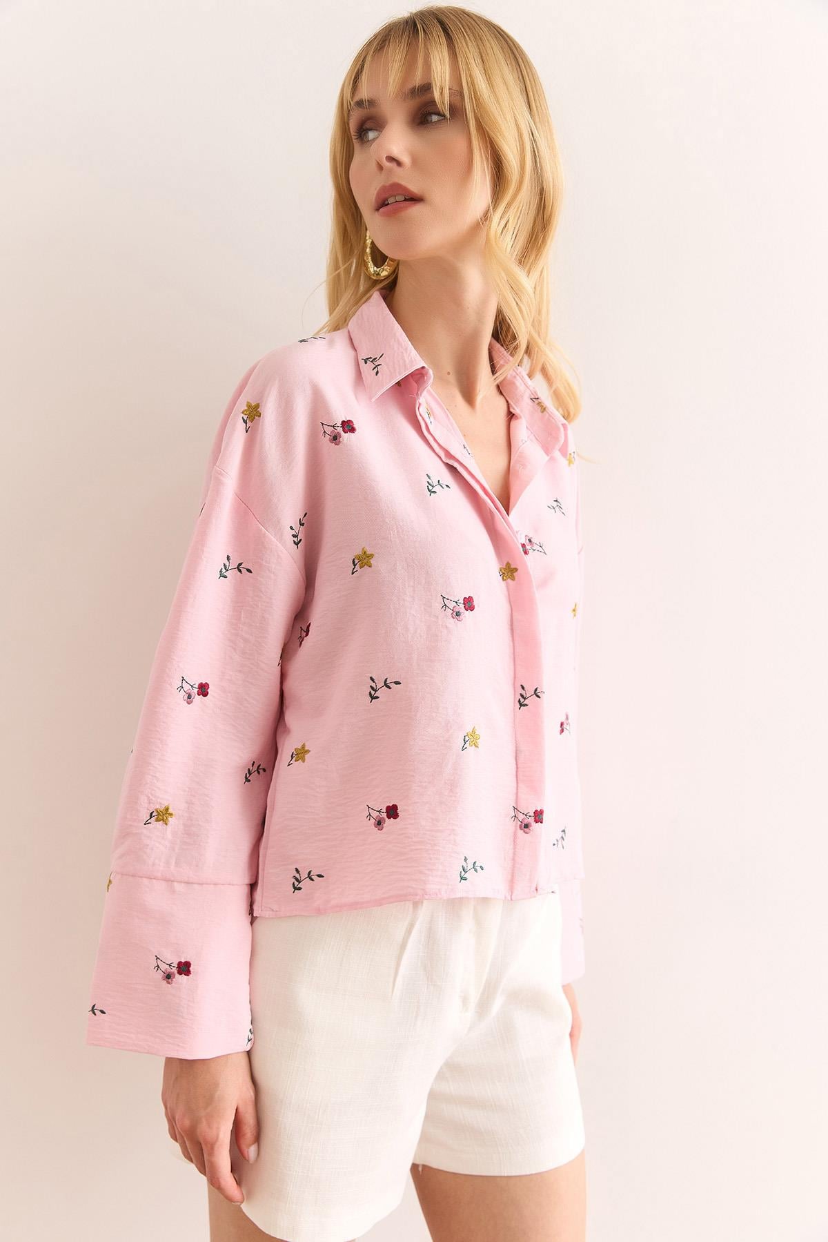Gizli Patlı Nakış Detaylı Crop Ayrobin Gömlek Pembe