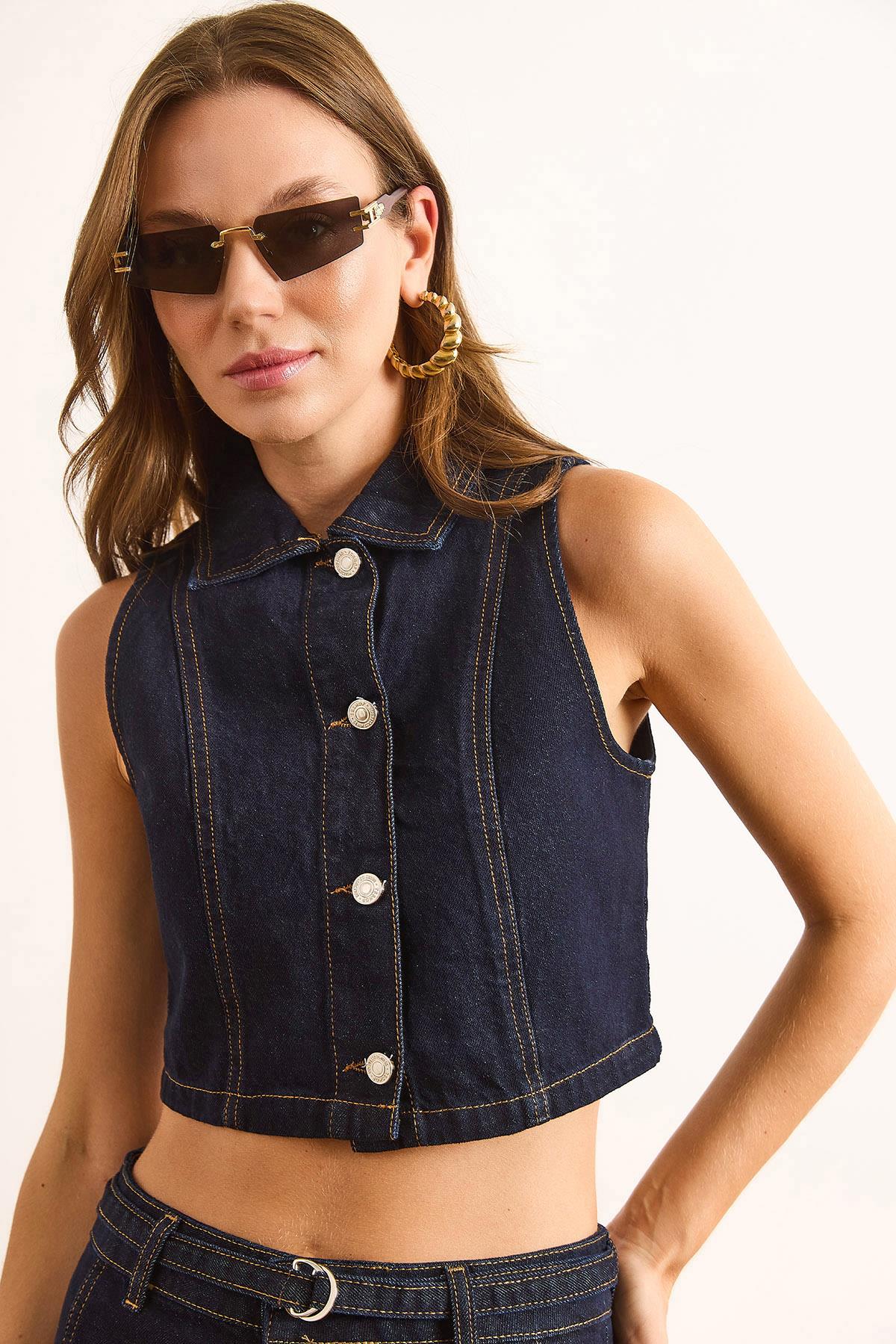Gömlek Yaka Düğmeli Crop Denim Yelek Lacivert