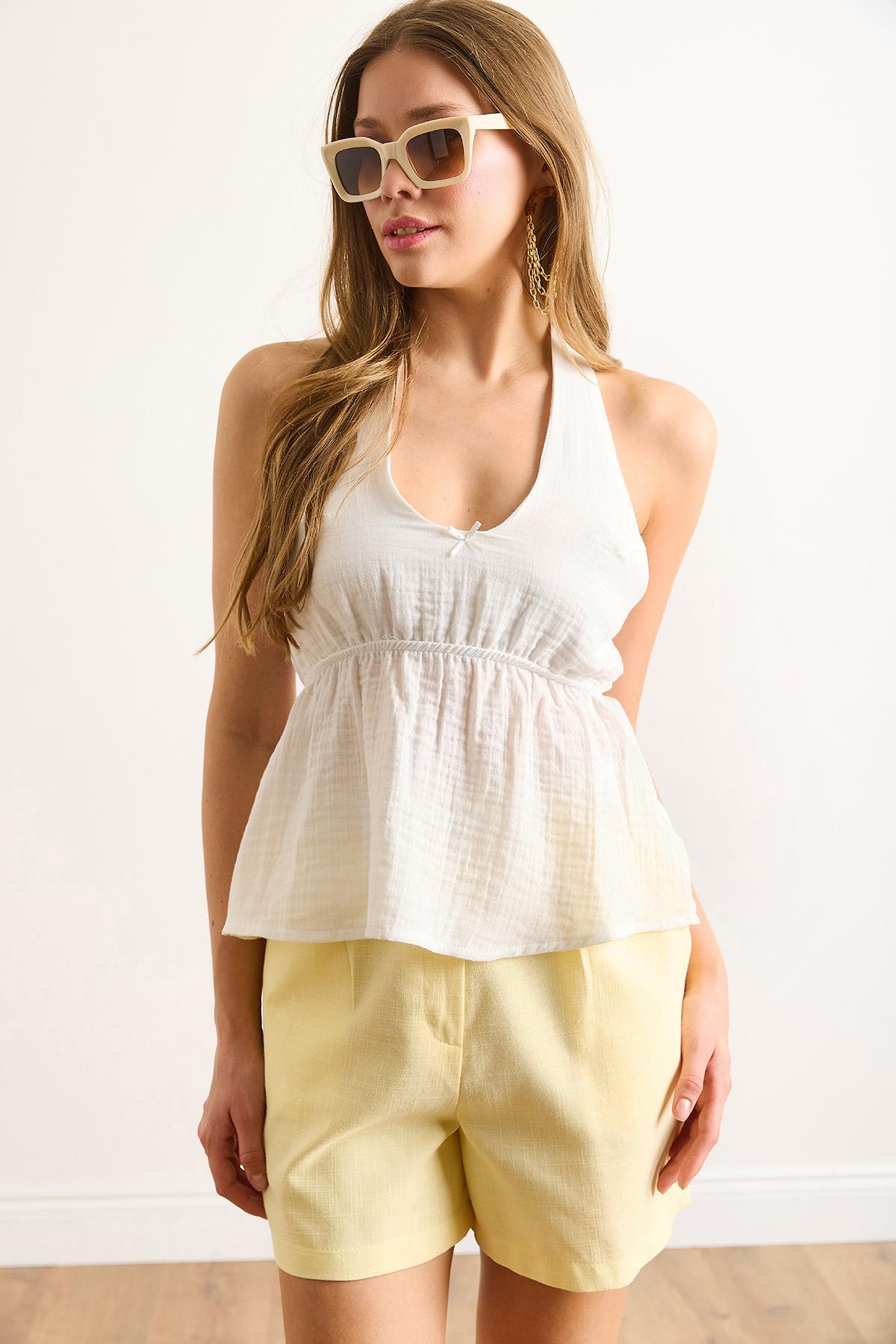 Halter Yaka Fiyonk Detaylı Müslin Bluz Beyaz