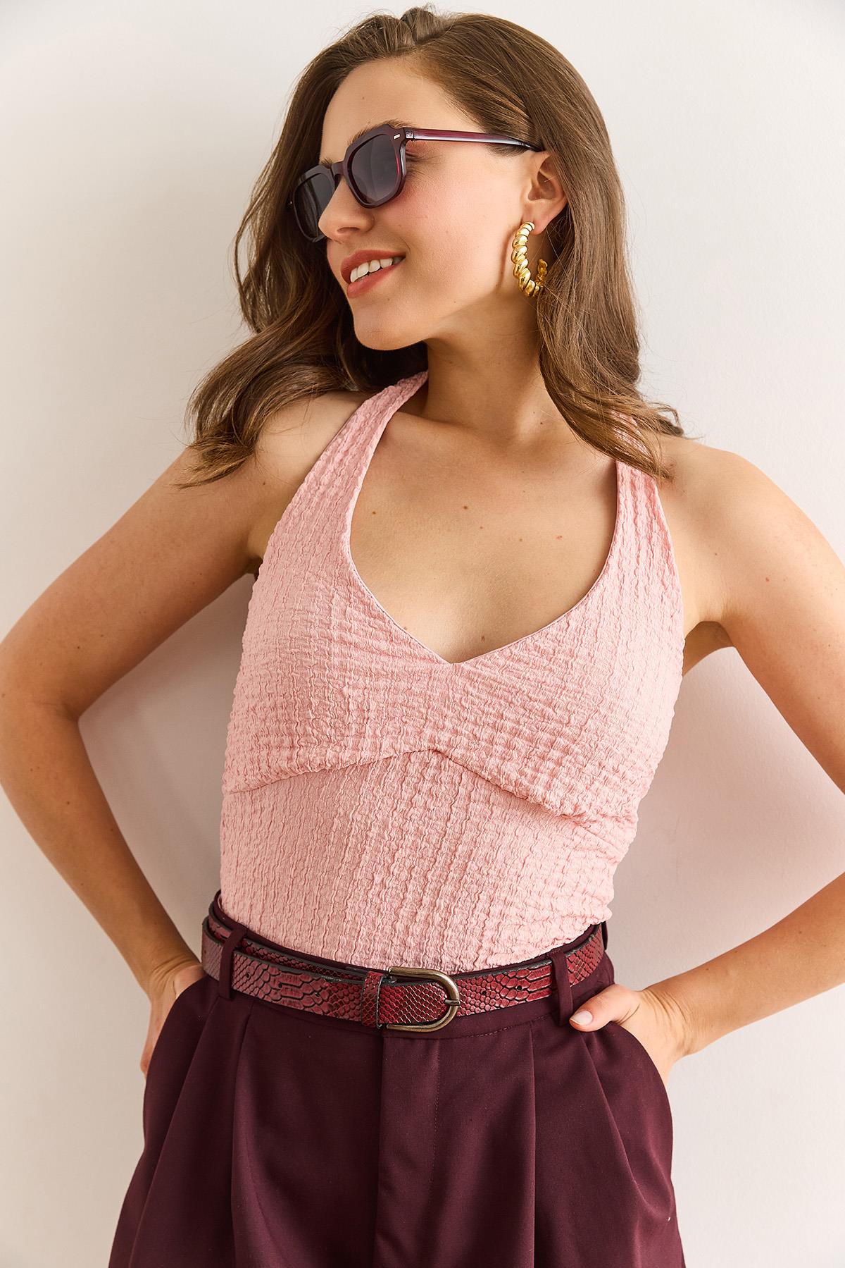 Halter Yaka Önü Astarlı Dokulu Crop Bluz Pudra
