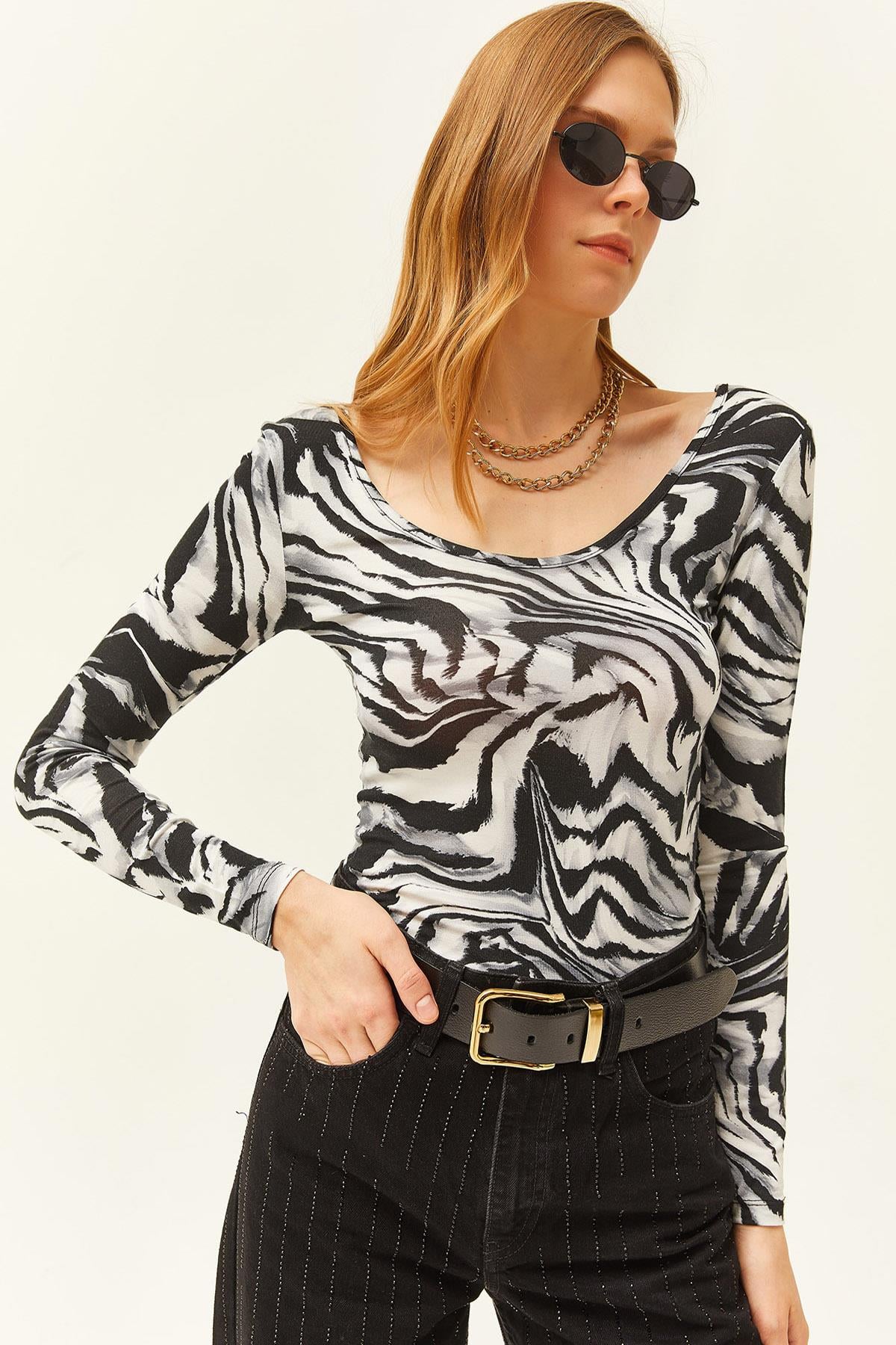 Havuz Yaka Likralı Yumuşak Dokulu Bluz Zebra Siyah
