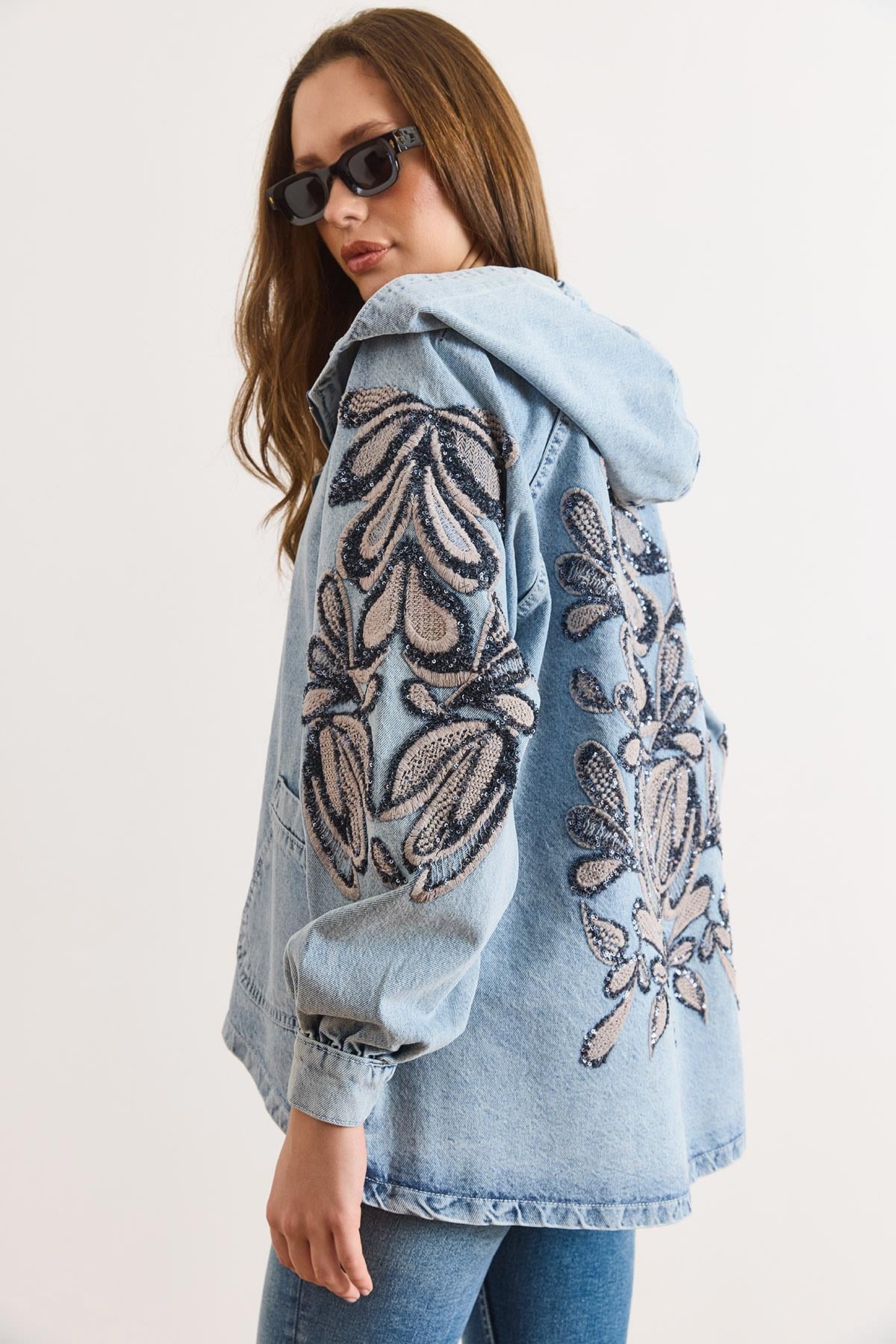 Kapüşonlu Cepli Sırtı Kolu Payetli Oversize Denim Ceket Açık Mavi