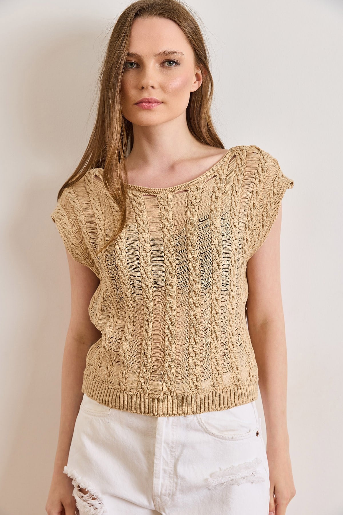 Kayık Yaka Ajurlu Boho Crop Triko Bluz Camel