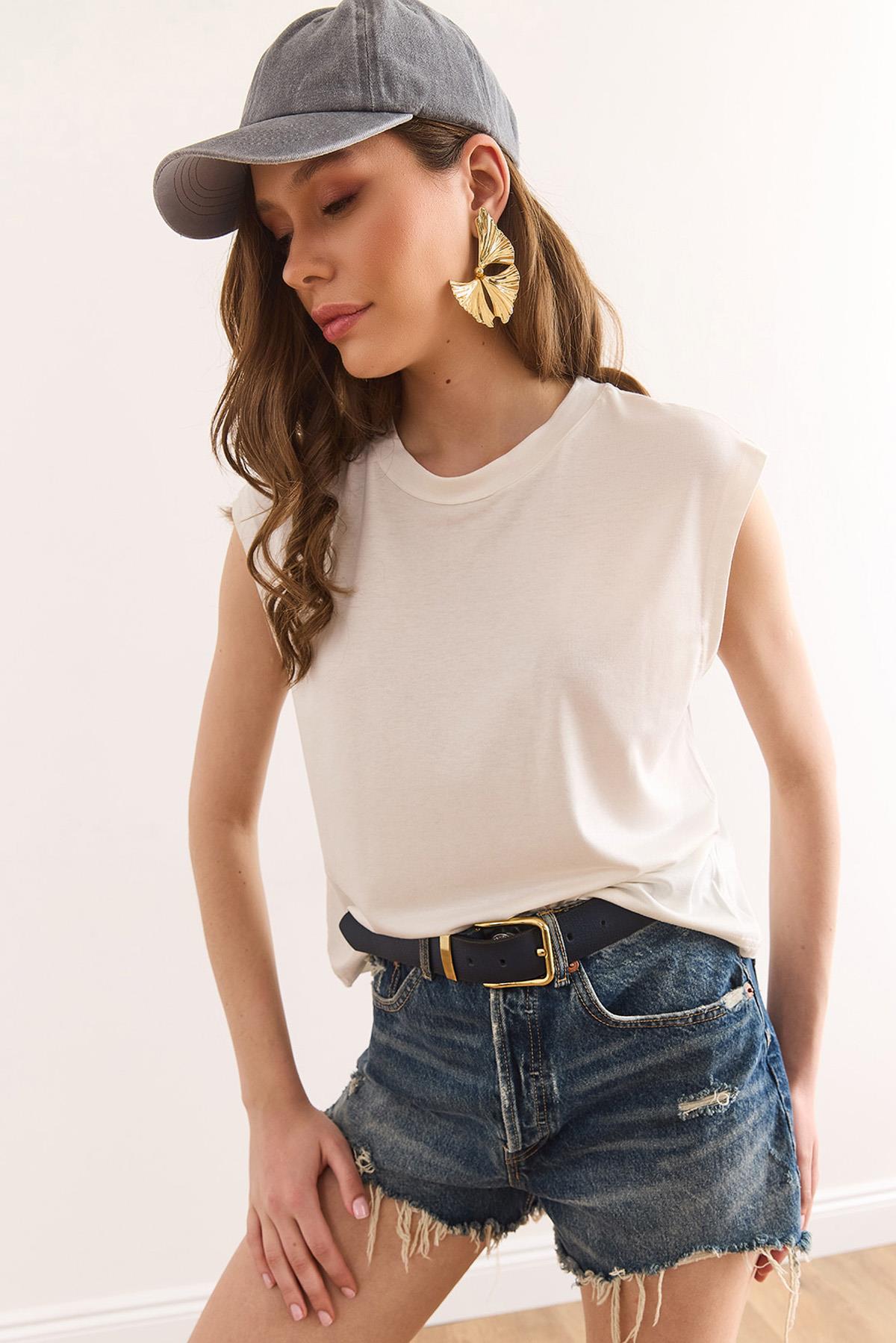 Kolsuz Crop Dökümlü Top Bluz Ekru