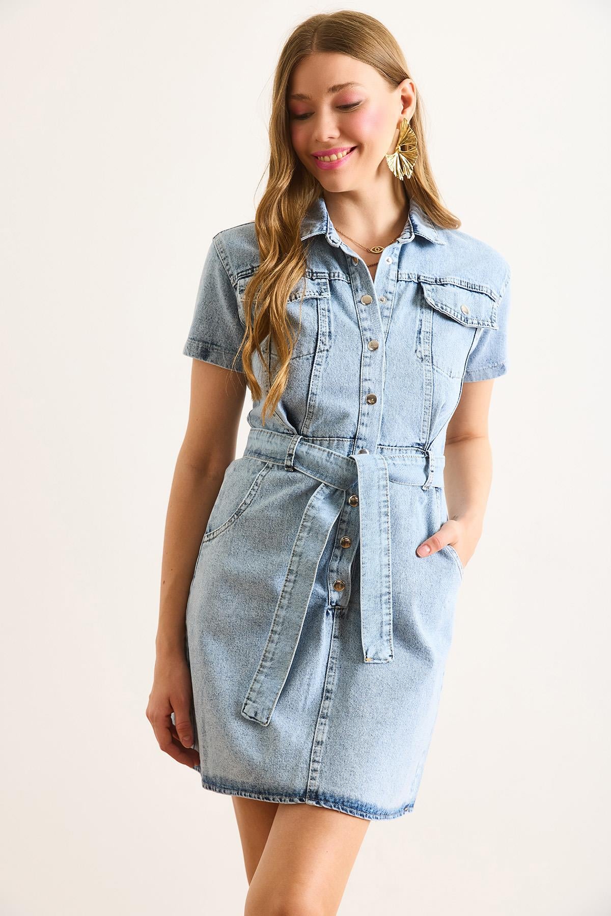 Kuşaklı Cepli Kısa Kol Mini Denim Elbise Orta Mavi