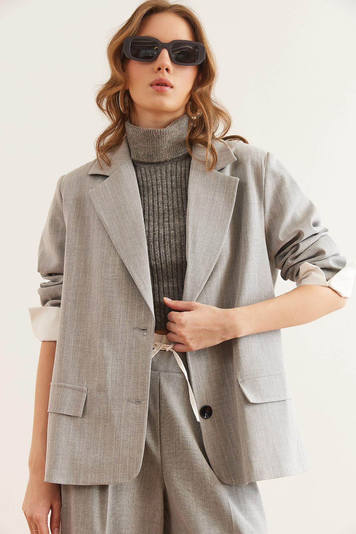 Manşet Detaylı Fleto Cep Astarlı Çizgili Blazer Ceket Açık Gri