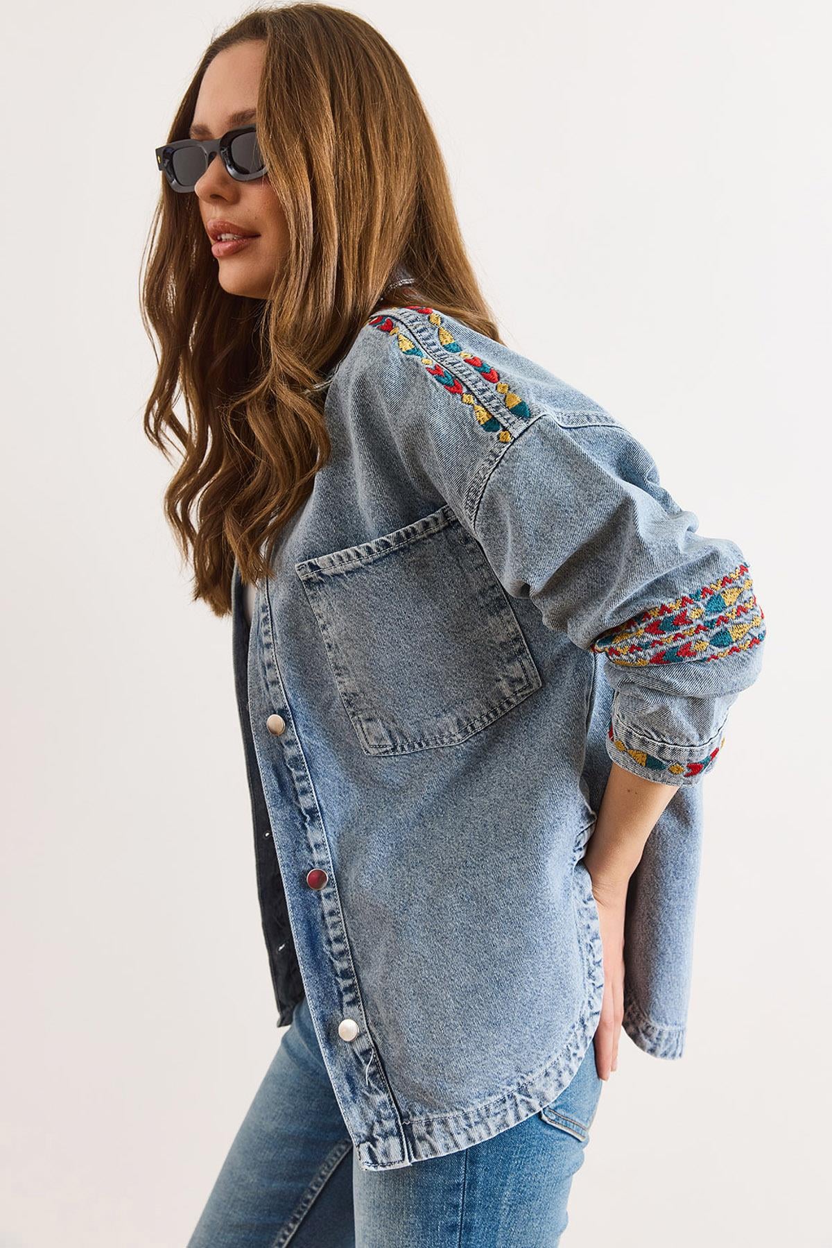 Nakış Detaylı Kalın Denim Ceket Mavi
