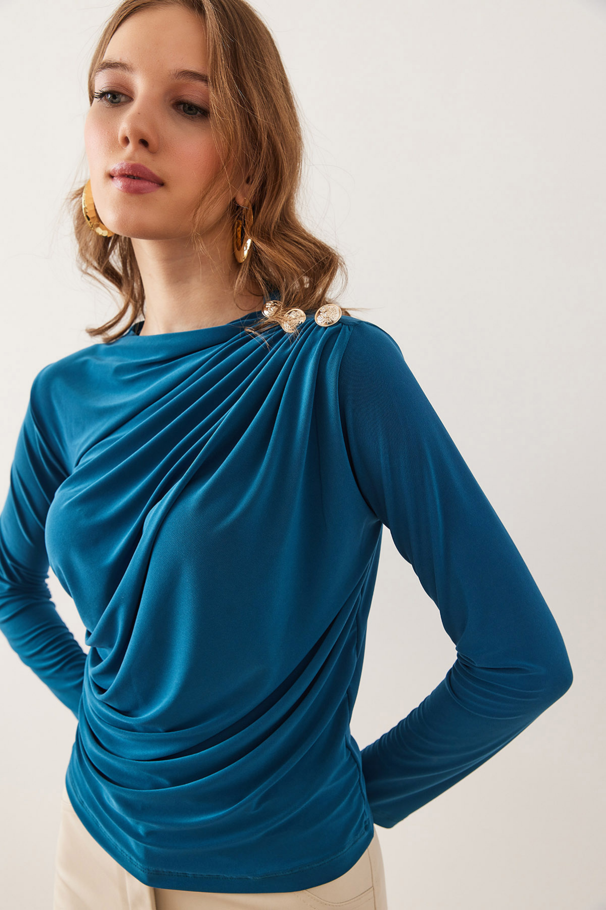 Omuzu Düğmeli Drape Detaylı Sandy Bluz Petrol Mavisi