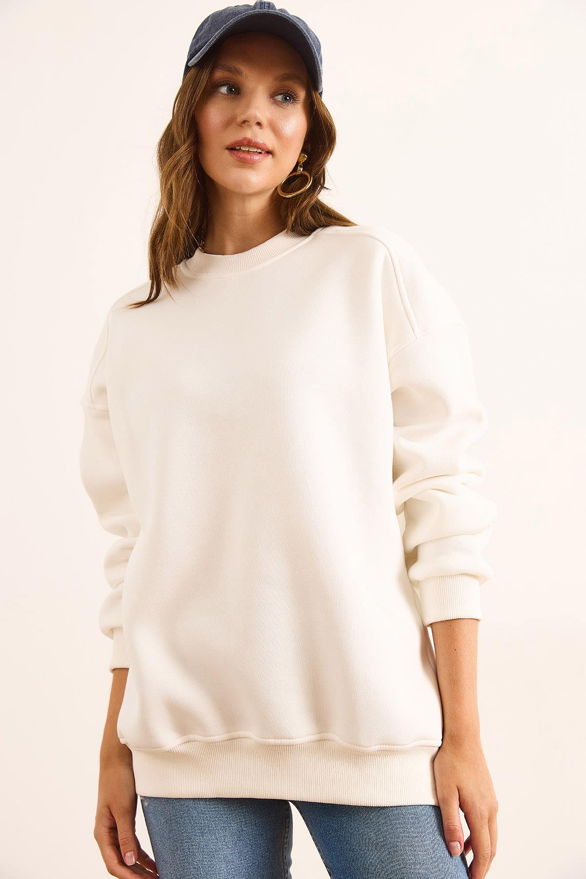 Premium Omuzu Dikiş Detaylı Oversize Şardonlu Sweatshirt Beyaz
