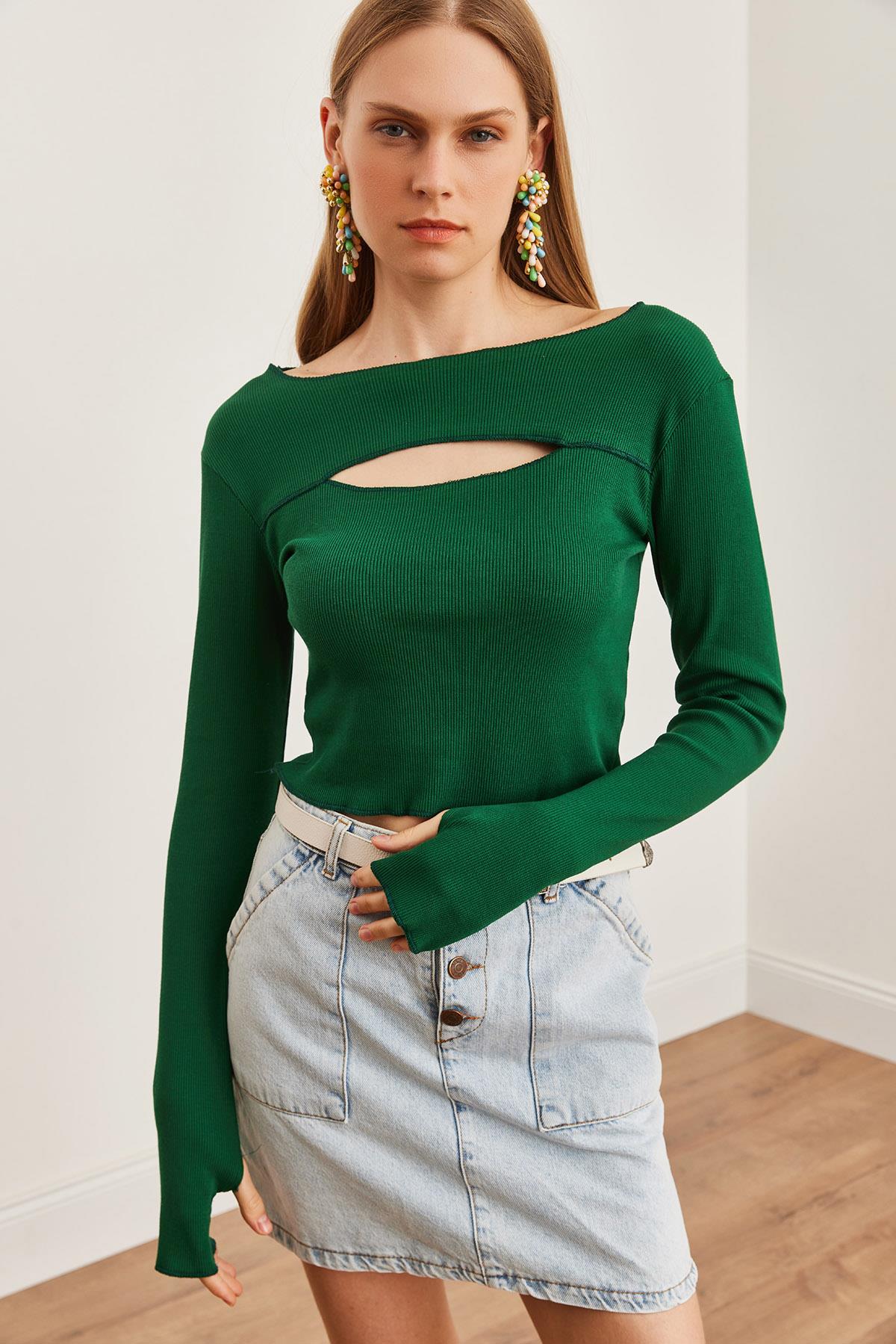 Roba Cut Out Parmak Detaylı Esnek Crop Bluz Zümrüt Yeşili