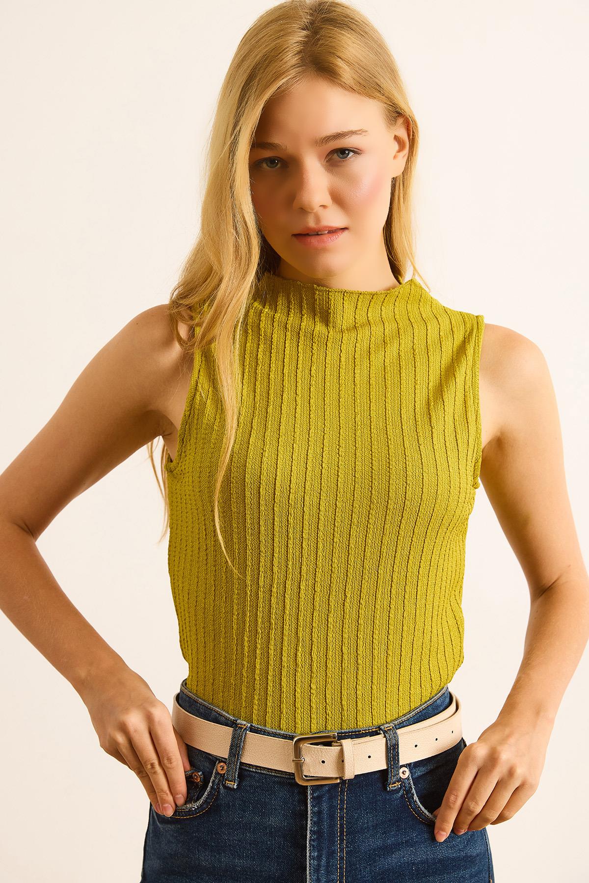 Salsa Dik Yaka Dokulu Crop Bluz Yağ Yeşili