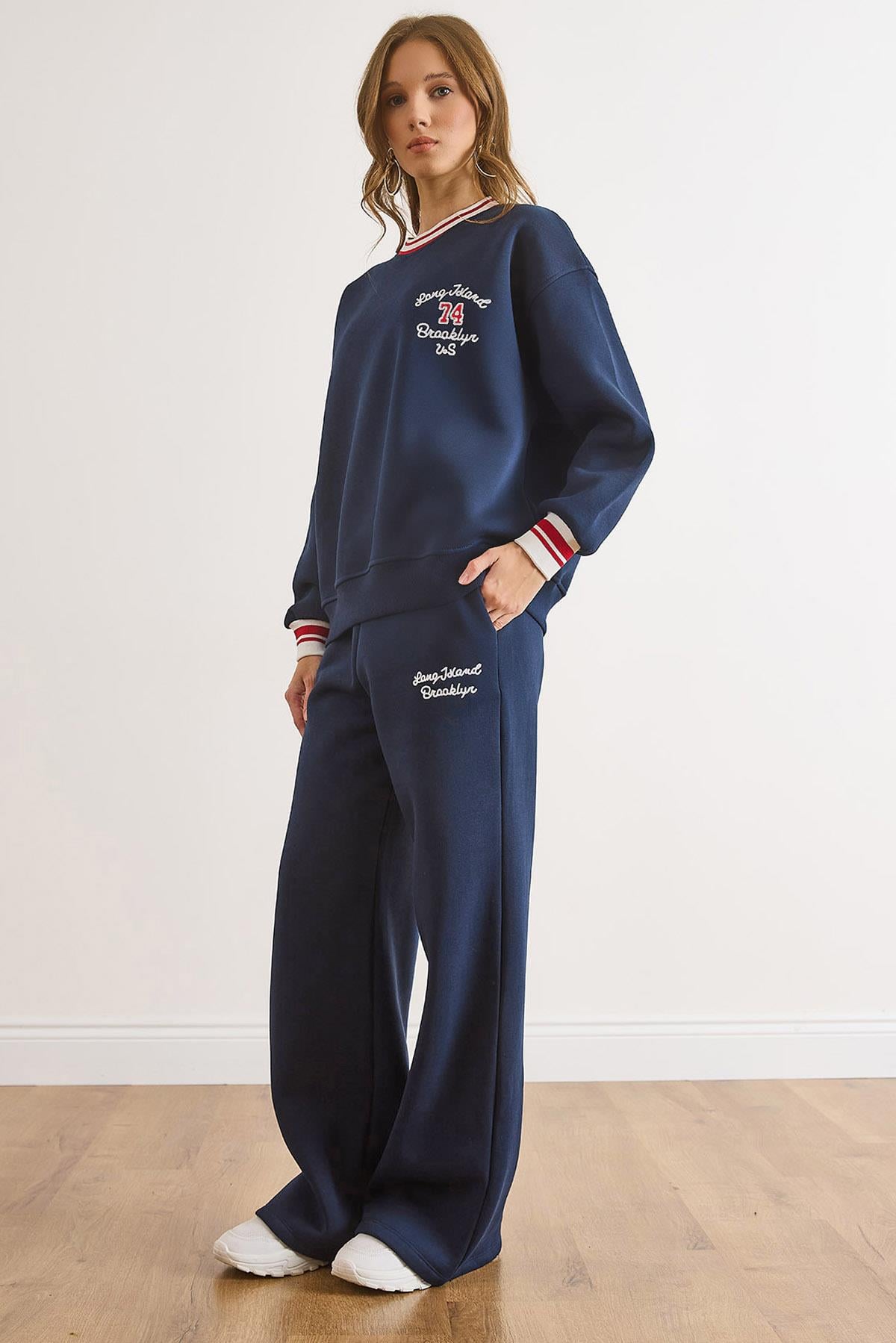 Şerit Detaylı Nakışlı Şardonlu Kalın Eşofman Takımı Lacivert