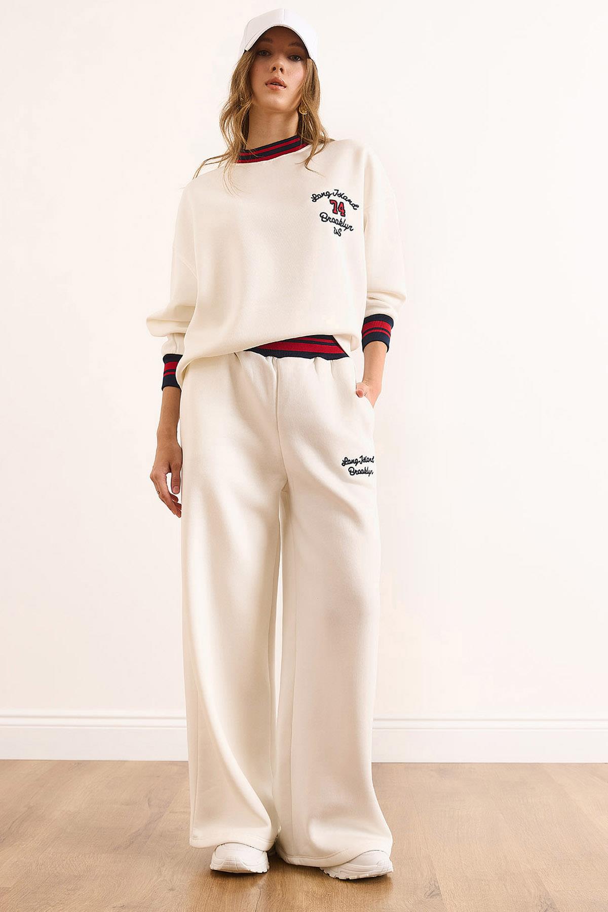 Şerit Detaylı Nakışlı Şardonlu Kalın Eşofman Takımı Beyaz