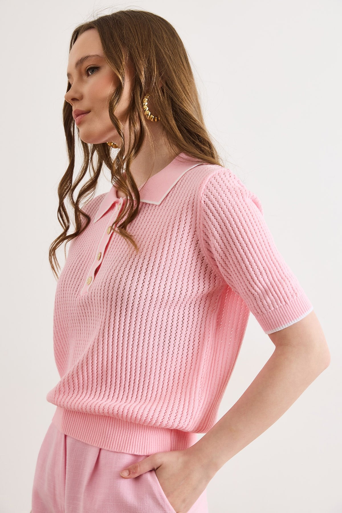 Şerit Detaylı Polo Yaka Ajurlu Triko Bluz Pembe