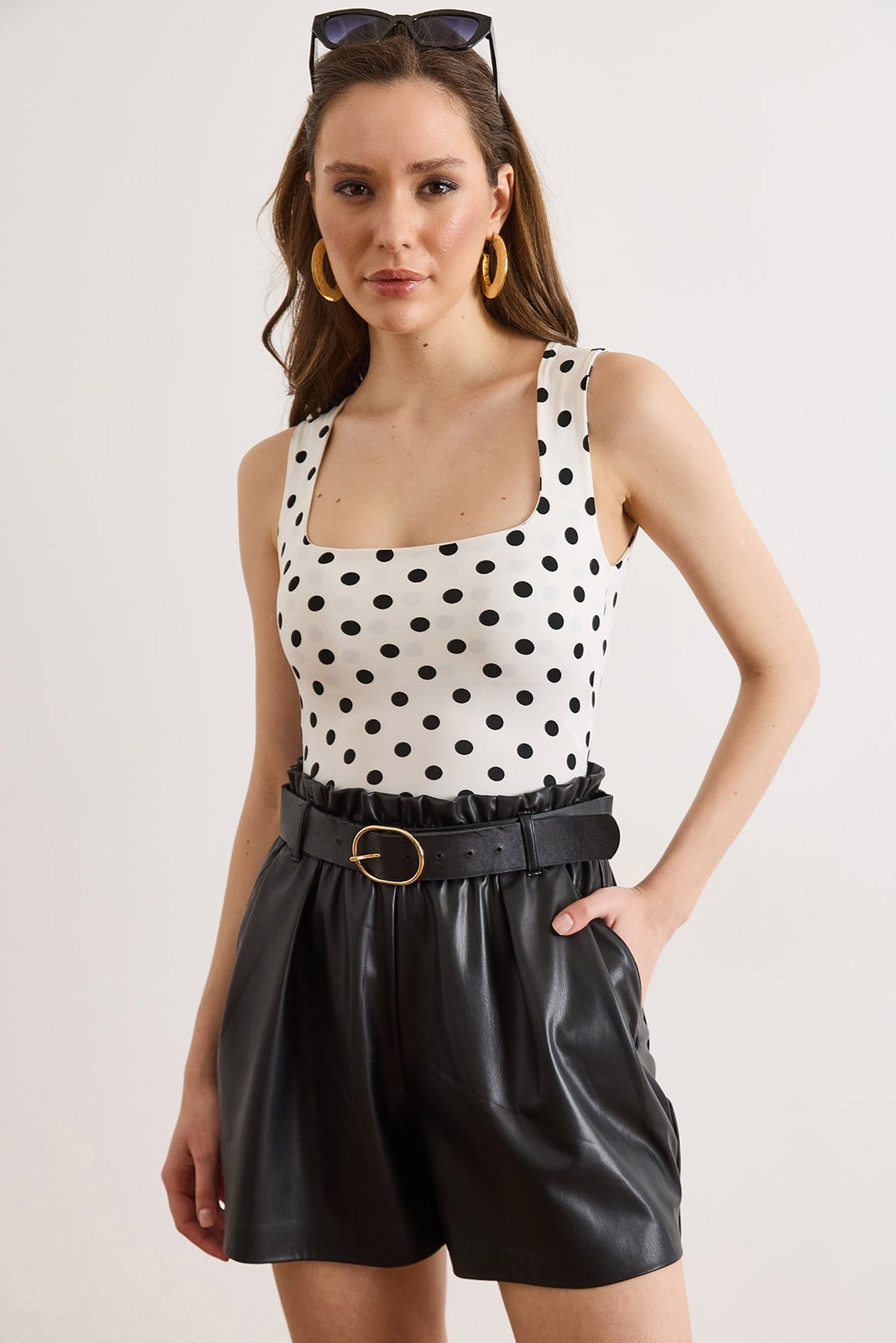 U Yaka Yarıya Kadar Çift Kat Altı Çıtçıtlı Bodysuit Puantiye Beyaz