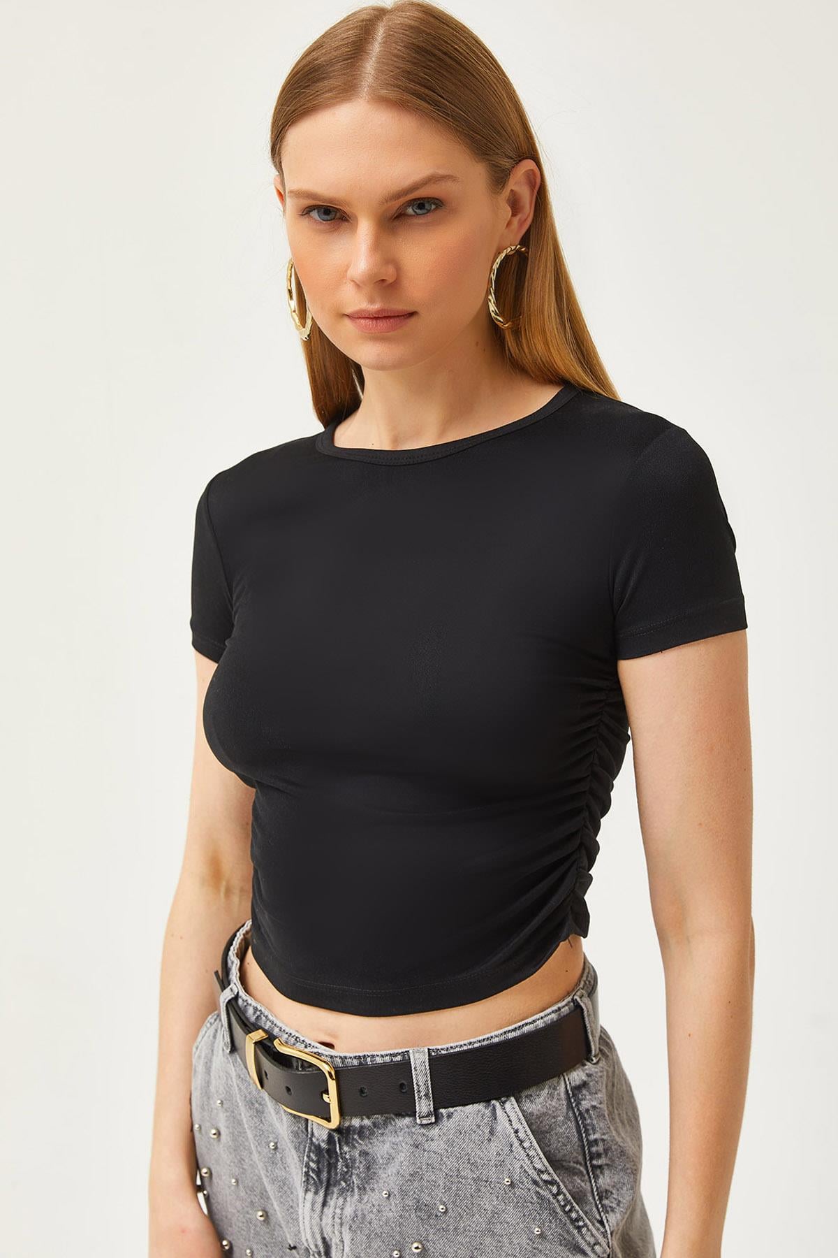 Yanı Büzgülü Yumuşak Tuşeli Crop Tişört Siyah