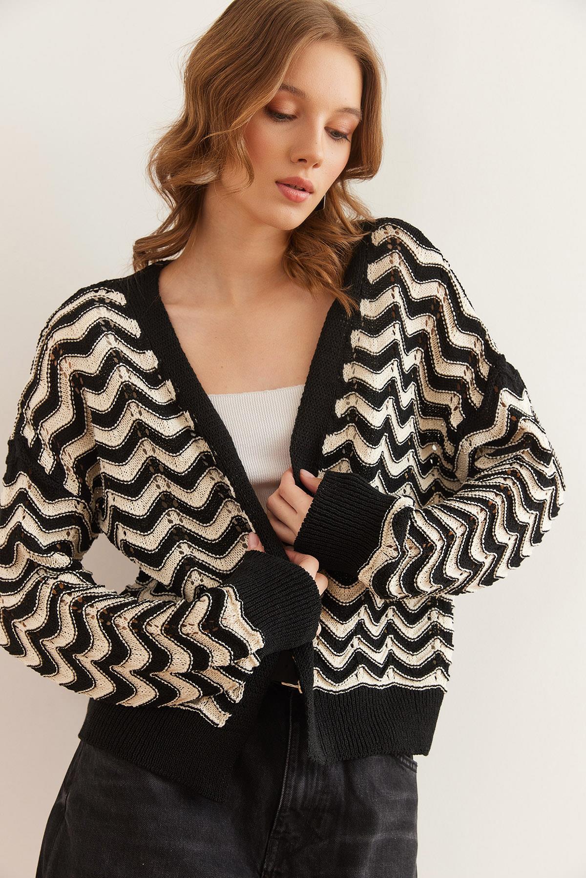 Zigzag Desenli Ajurlu Triko Hırka Siyah