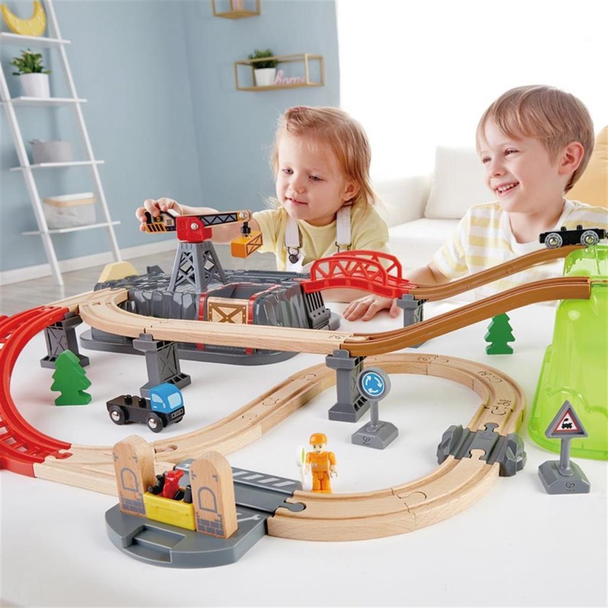 Hape Şehir ve Oyuncak Tren Seti