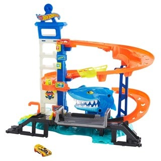 Hot Wheels City Köpek Balığından Kaçış oyun seti dev köpek balıklı pist