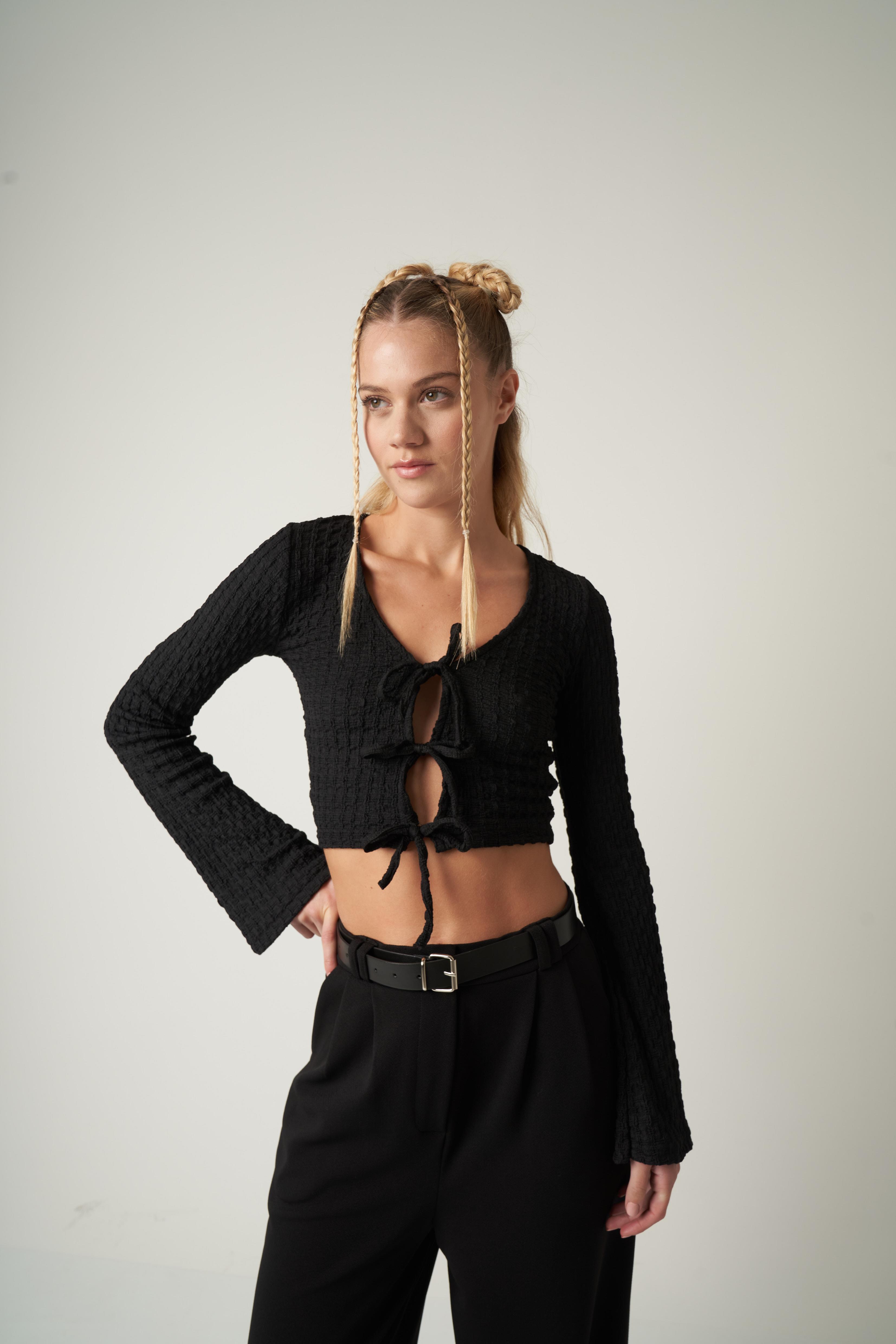 Ön Bağlama Detaylı Bluz Siyah