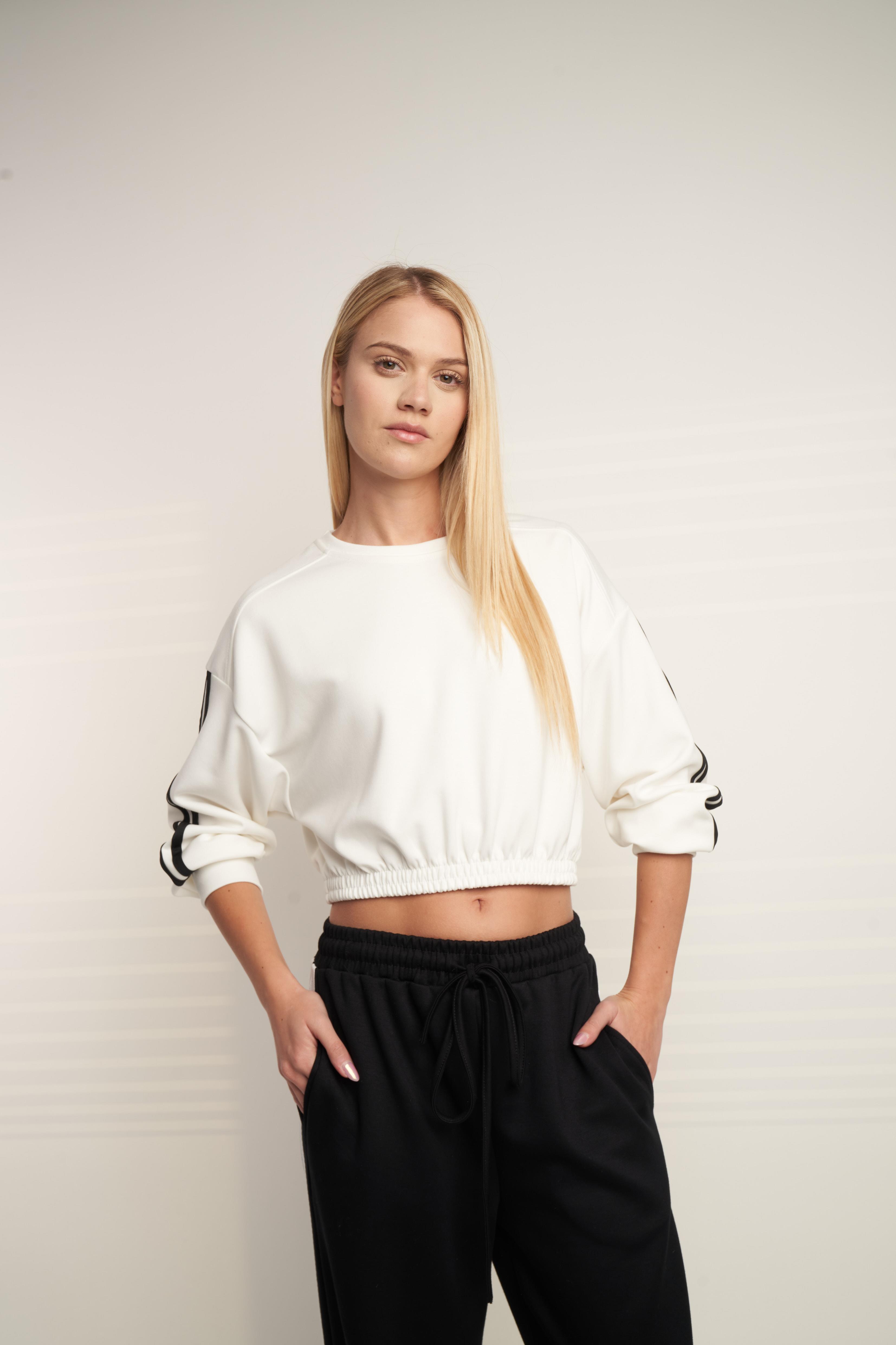 Şerit Detaylı Kısa Sweatshirt Ekru