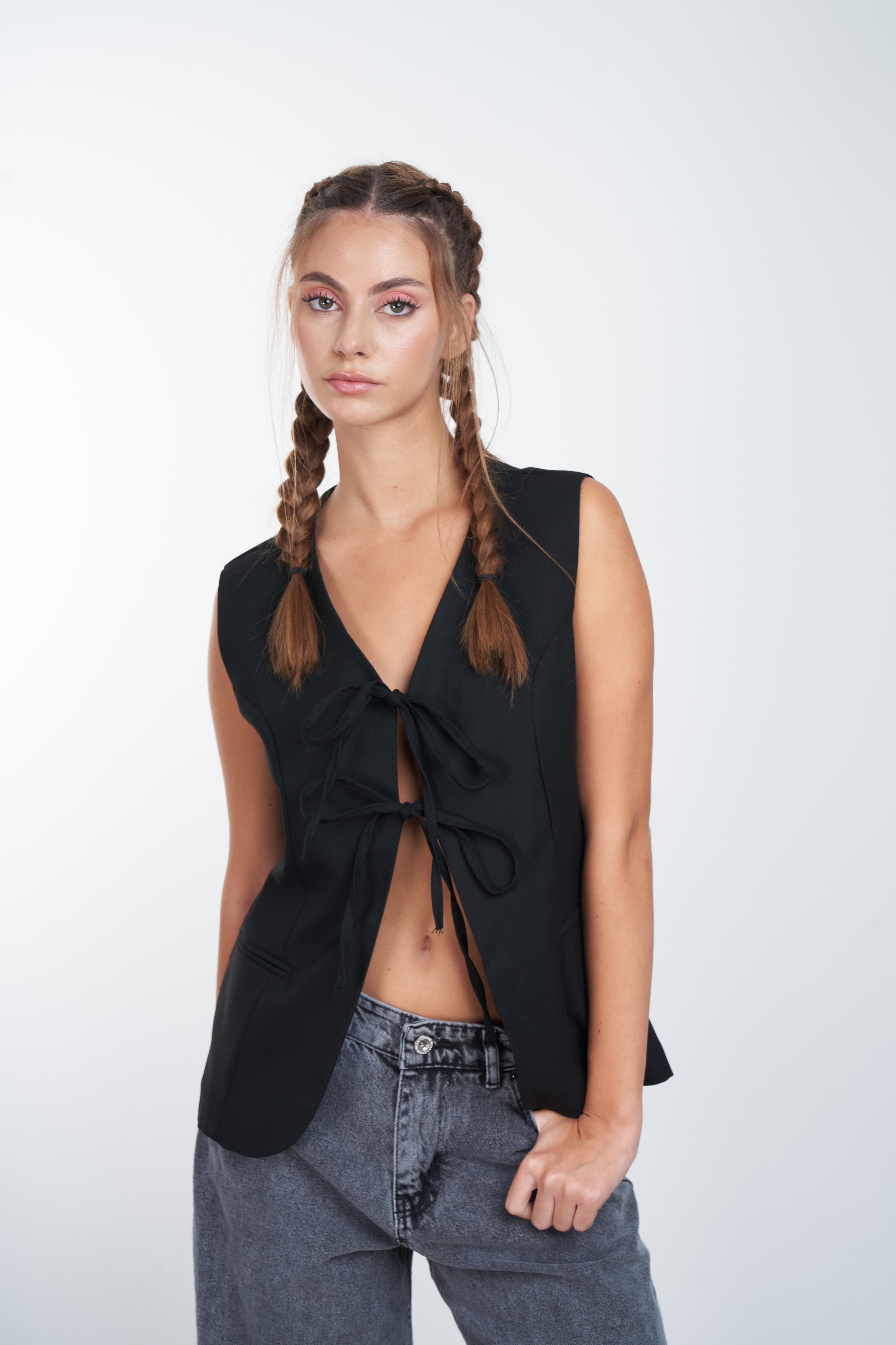 Ön Bağlama Detaylı Yelek Siyah