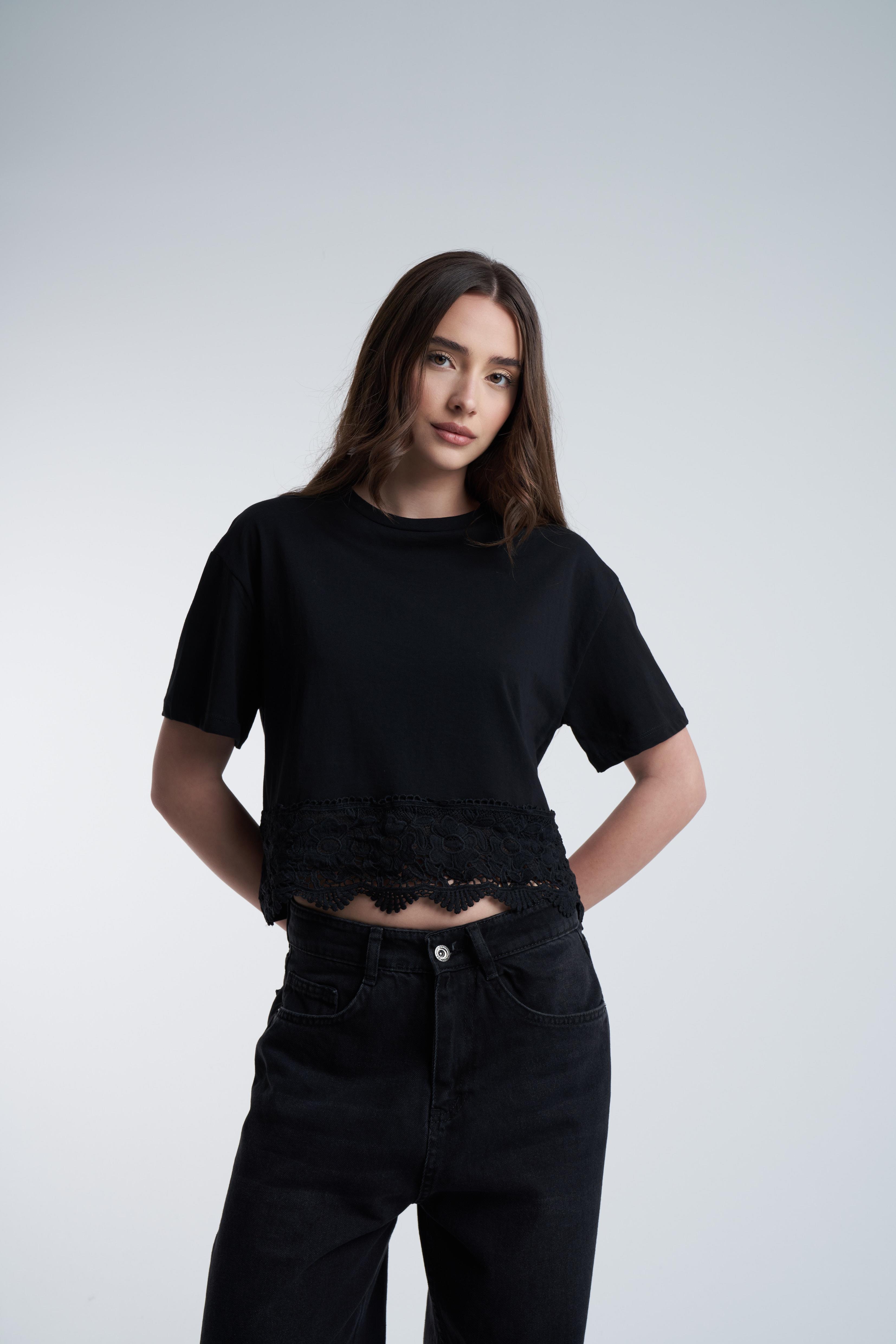 Dantel Detaylı Kısa Kol Bluz Siyah