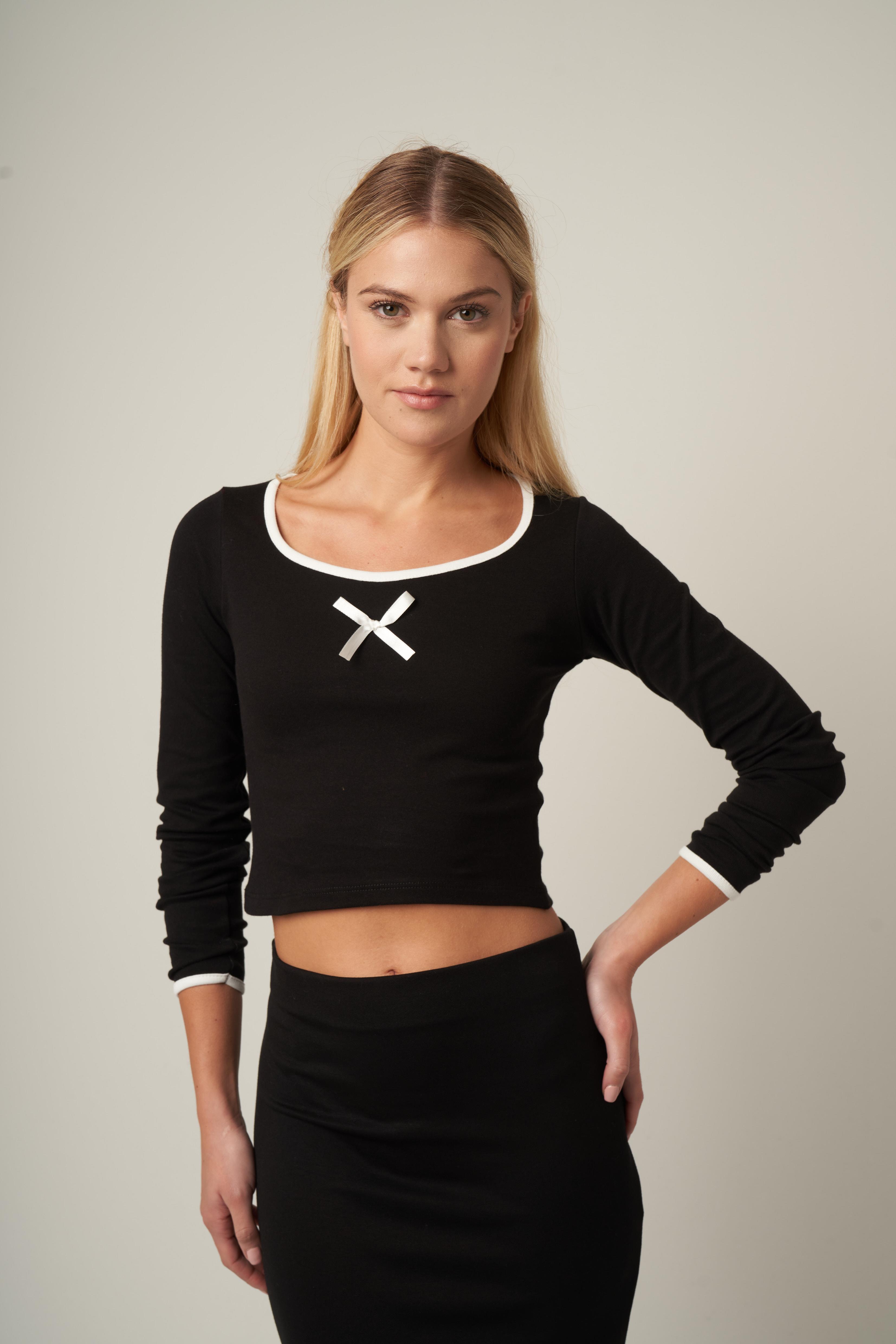 Fiyonk Detaylı Bluz Siyah