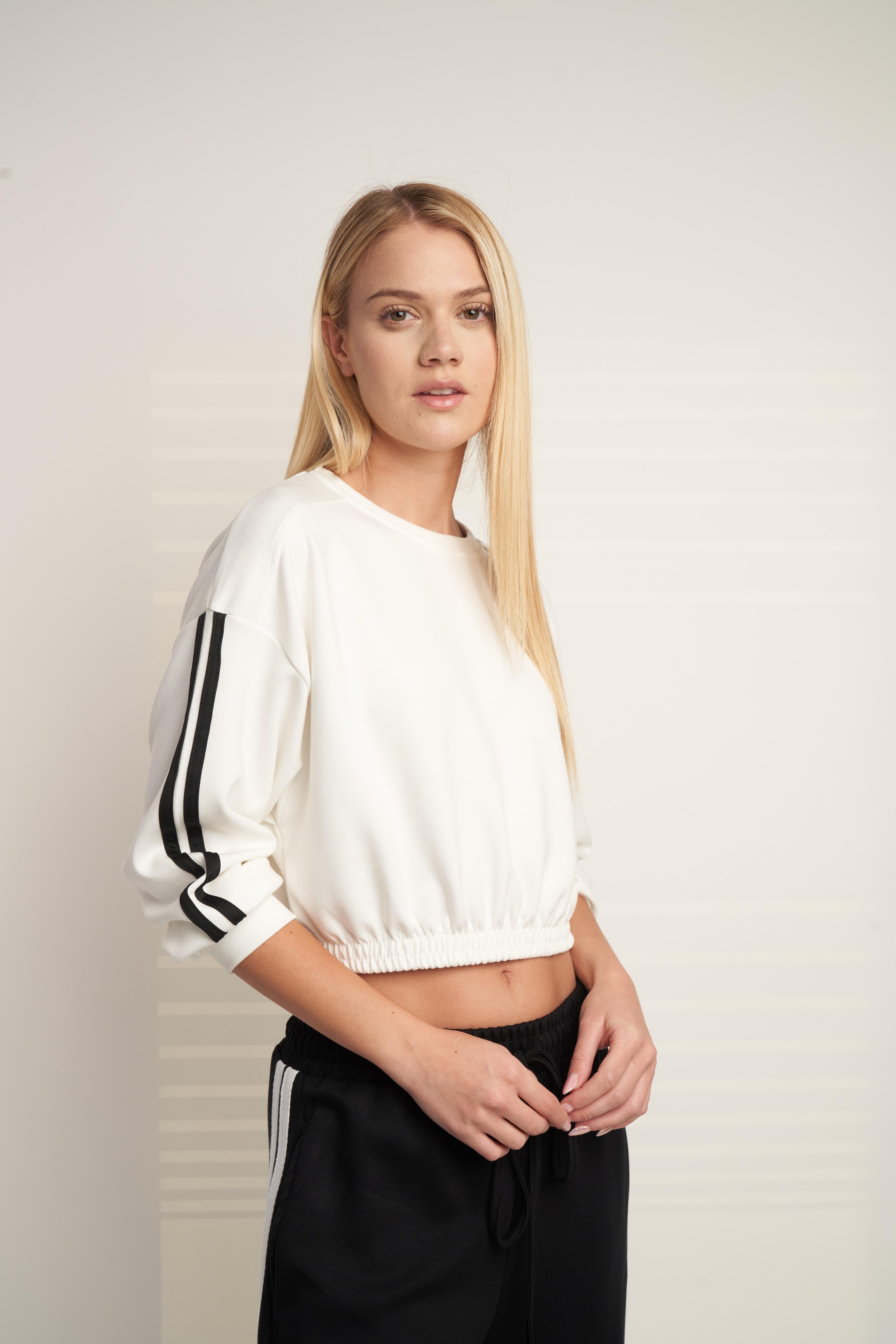 Şerit Detaylı Kısa Sweatshirt Ekru
