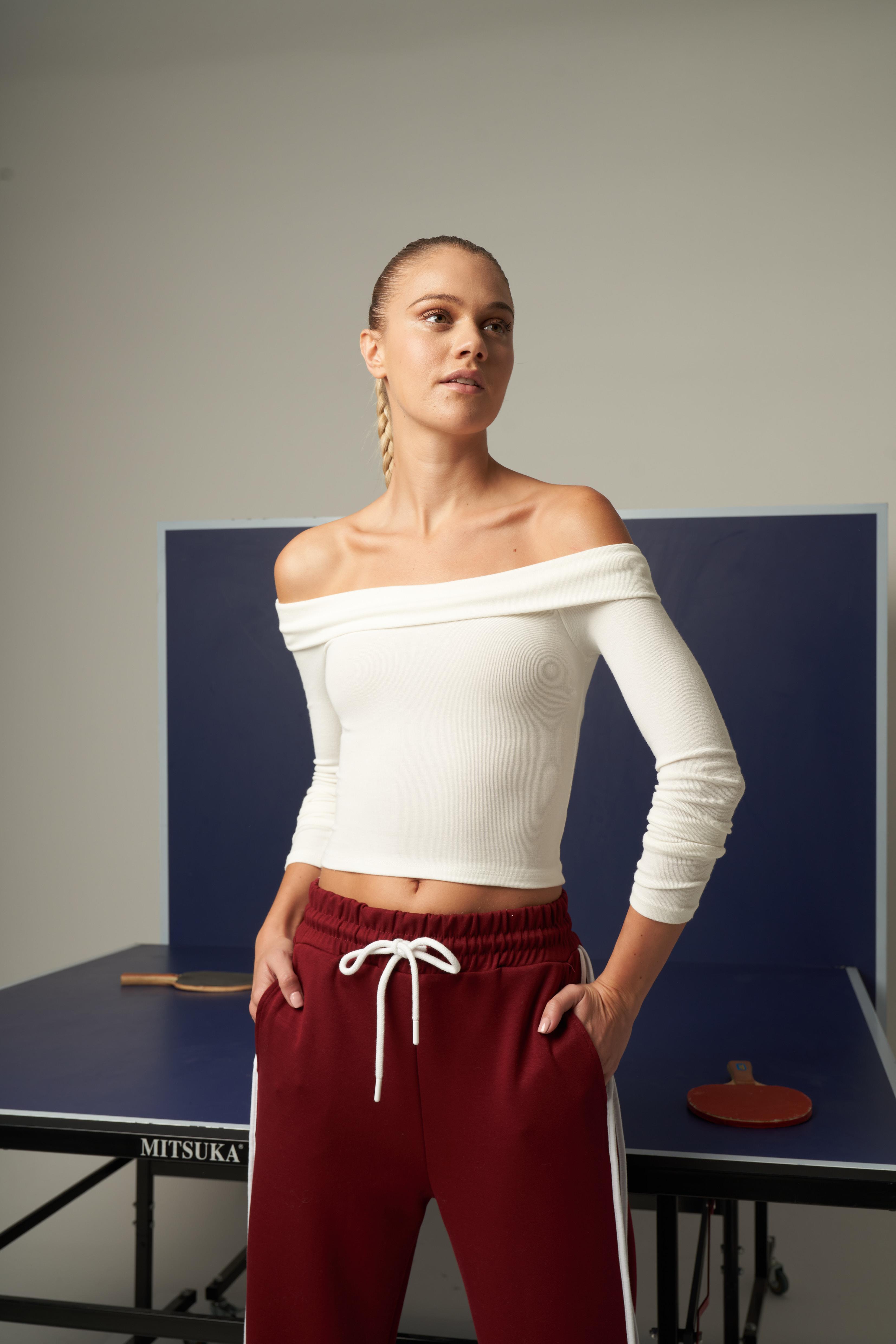 Madonna Yaka Kısa Bluz Ekru