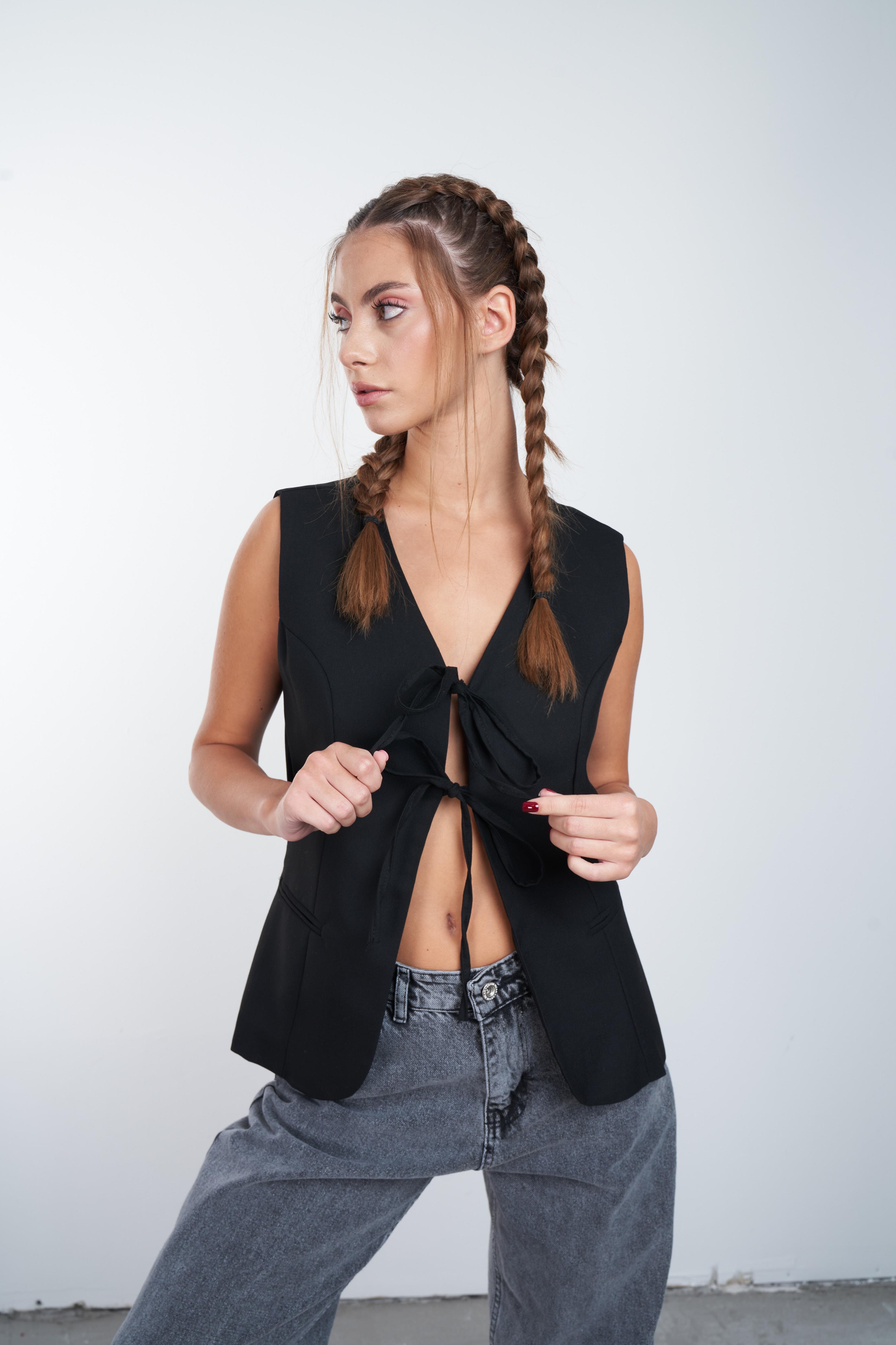 Ön Bağlama Detaylı Yelek Siyah