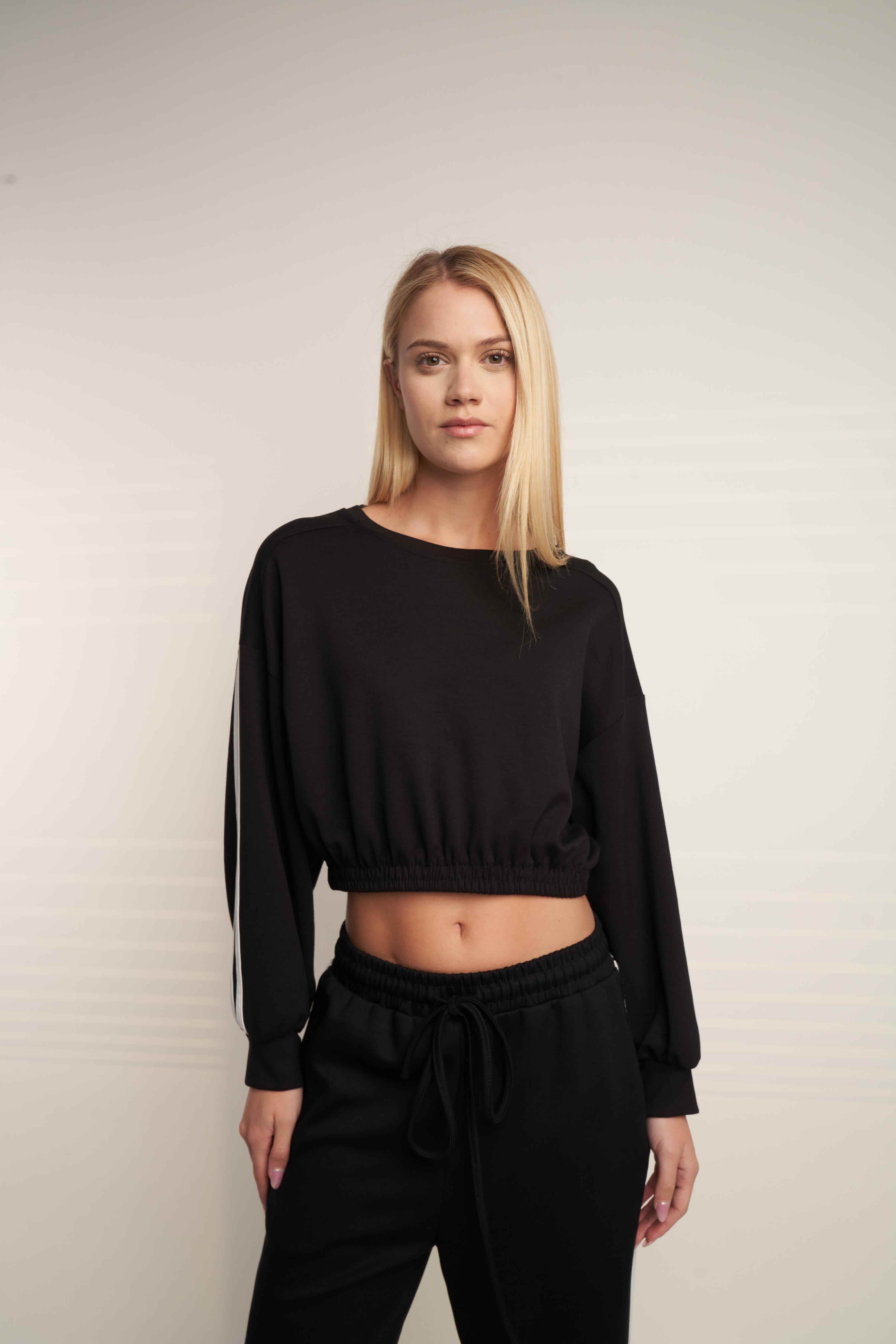 Şerit Detaylı Kısa Sweatshirt Siyah