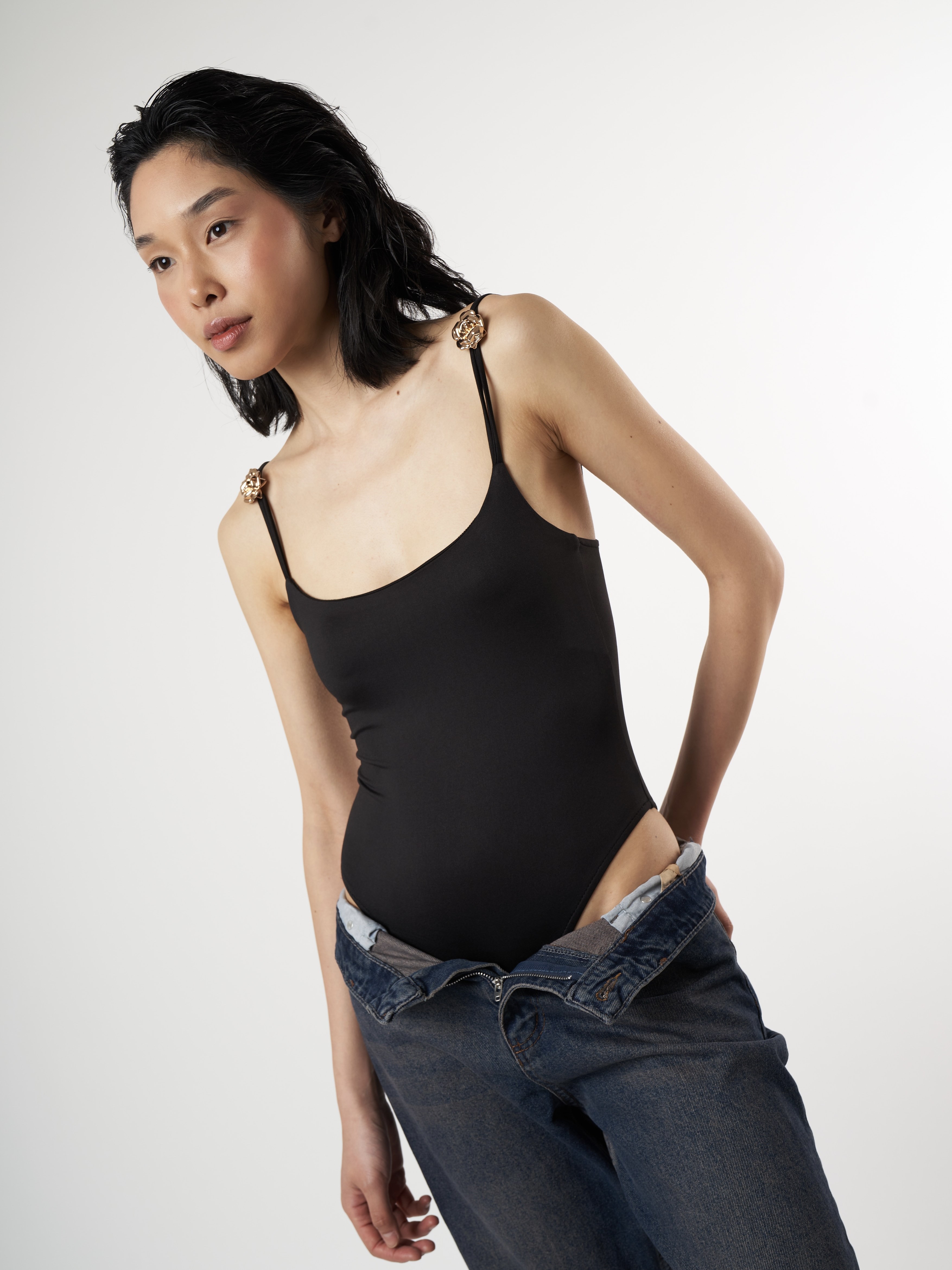 Aksesuar Detaylı Askılı Bodysuit Siyah