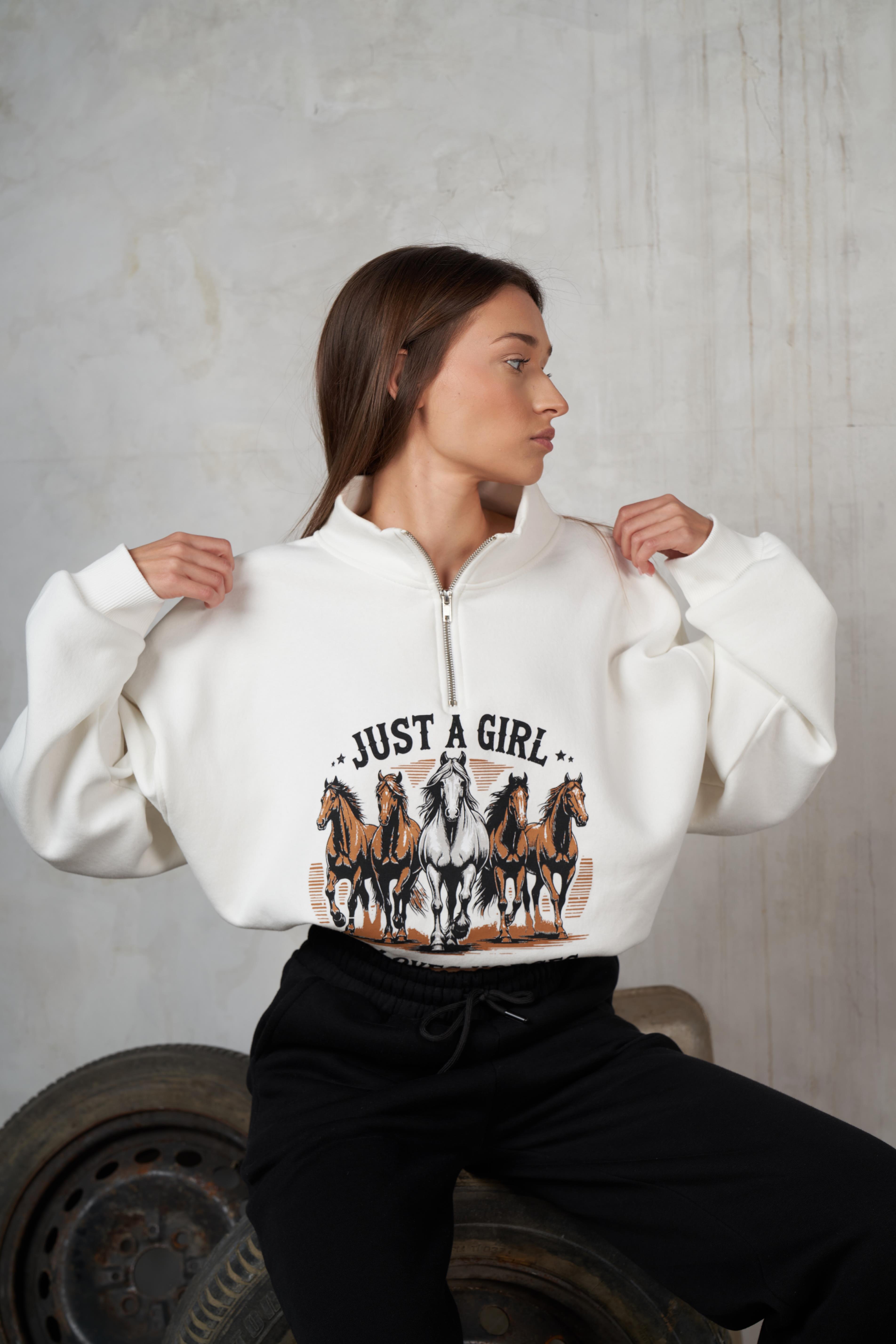 Dik Yaka Şardonlu Sweatshirt Ekru