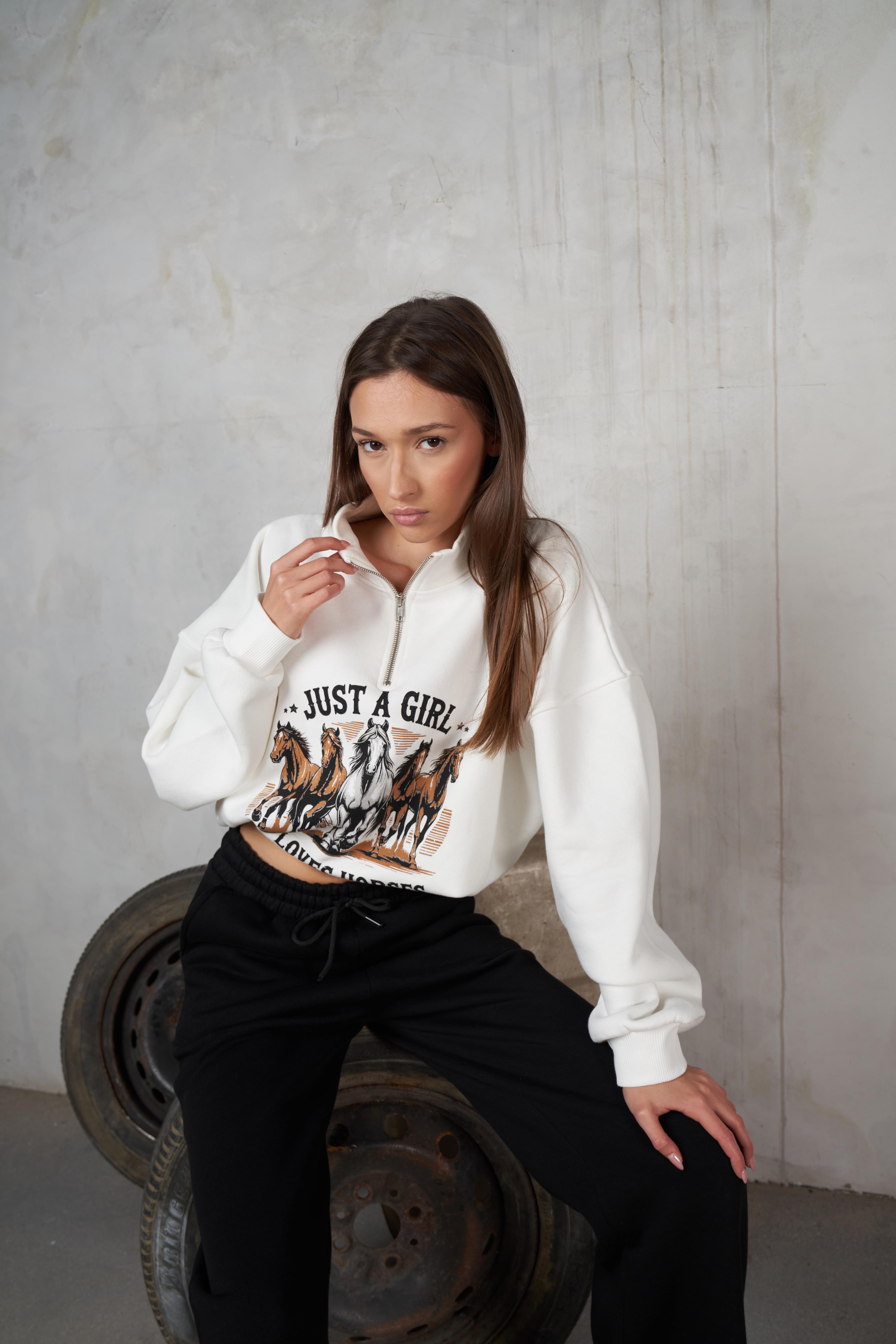 Dik Yaka Şardonlu Sweatshirt Ekru