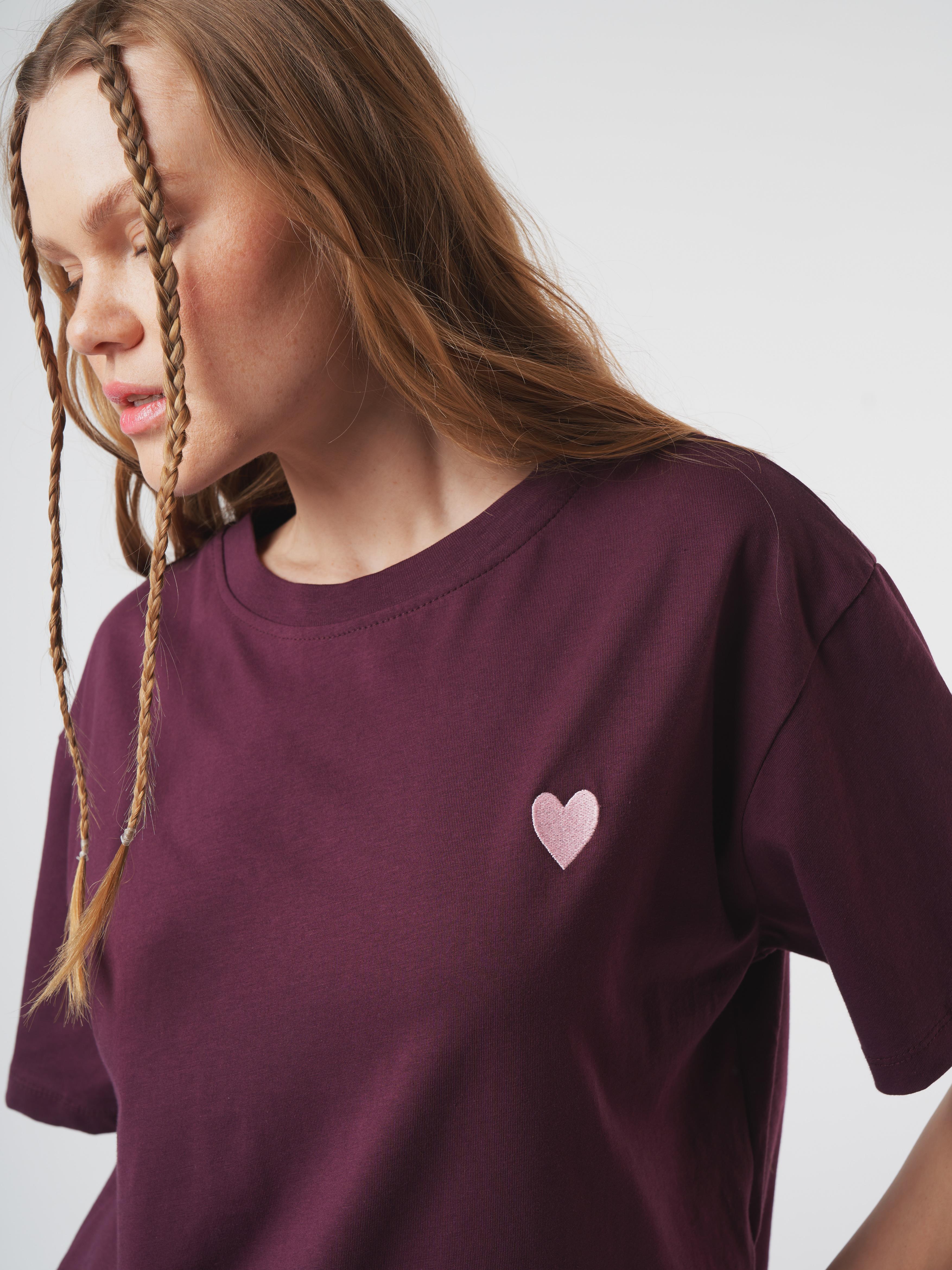 Kalp Nakış Baskılı Kısa Kol T-shirt Mürdüm
