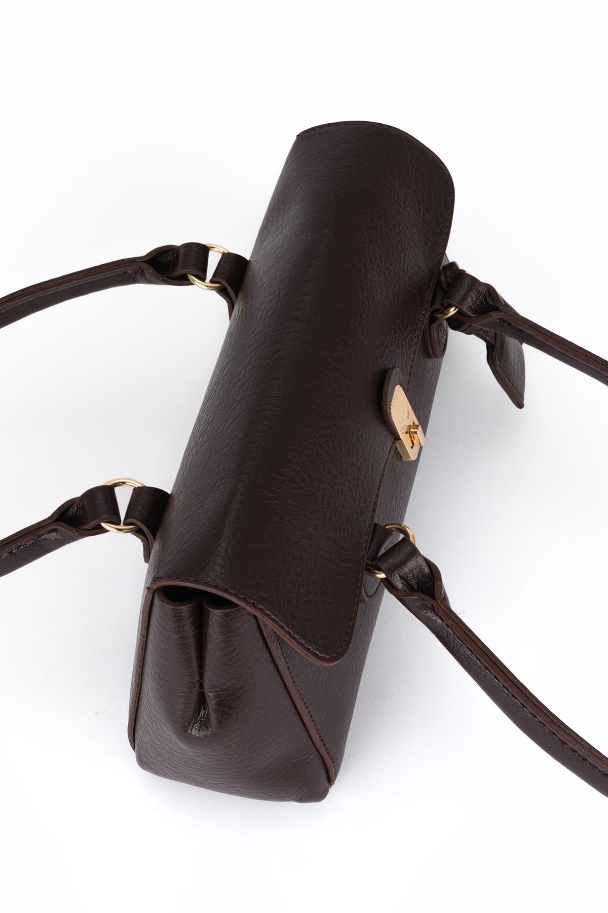 Kilitli Omuz Çantası Kahve