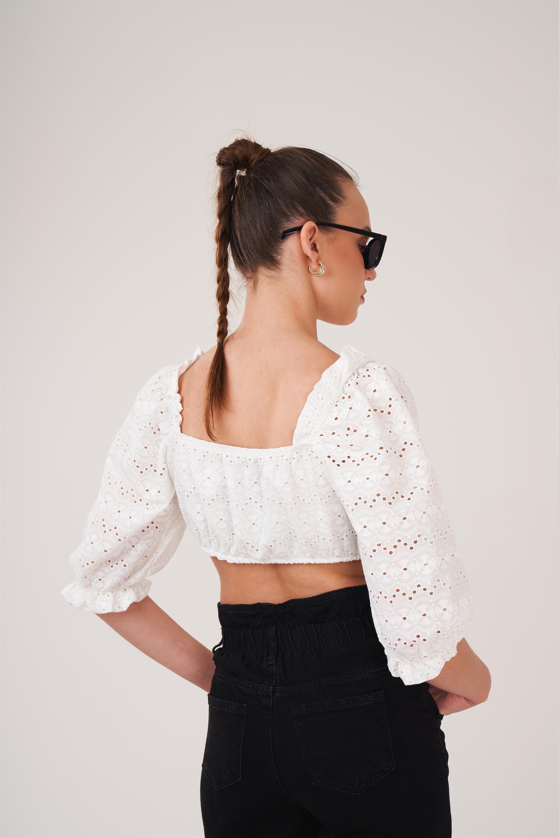 Nakış Detaylı Bluz